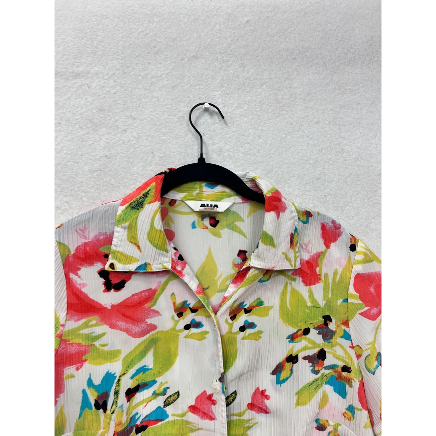 Alia Petites Floral Short Sleeve Button-Up Blouse #8851