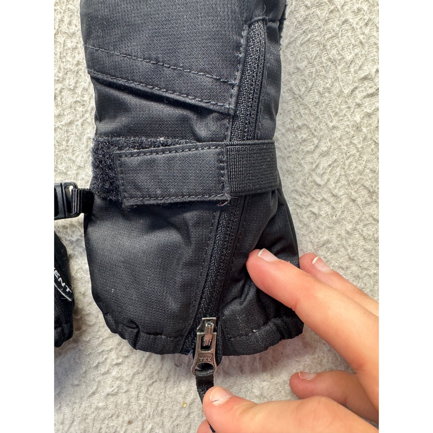 The North Face DryVent Black Mittens Waterproof Insulated Winter Gloves #9875
