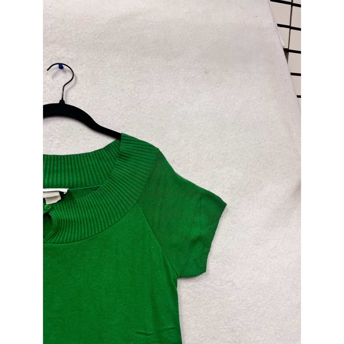 Kari New York Green Short Sleeve Sweater Top Keyhole Neck Size L #473A