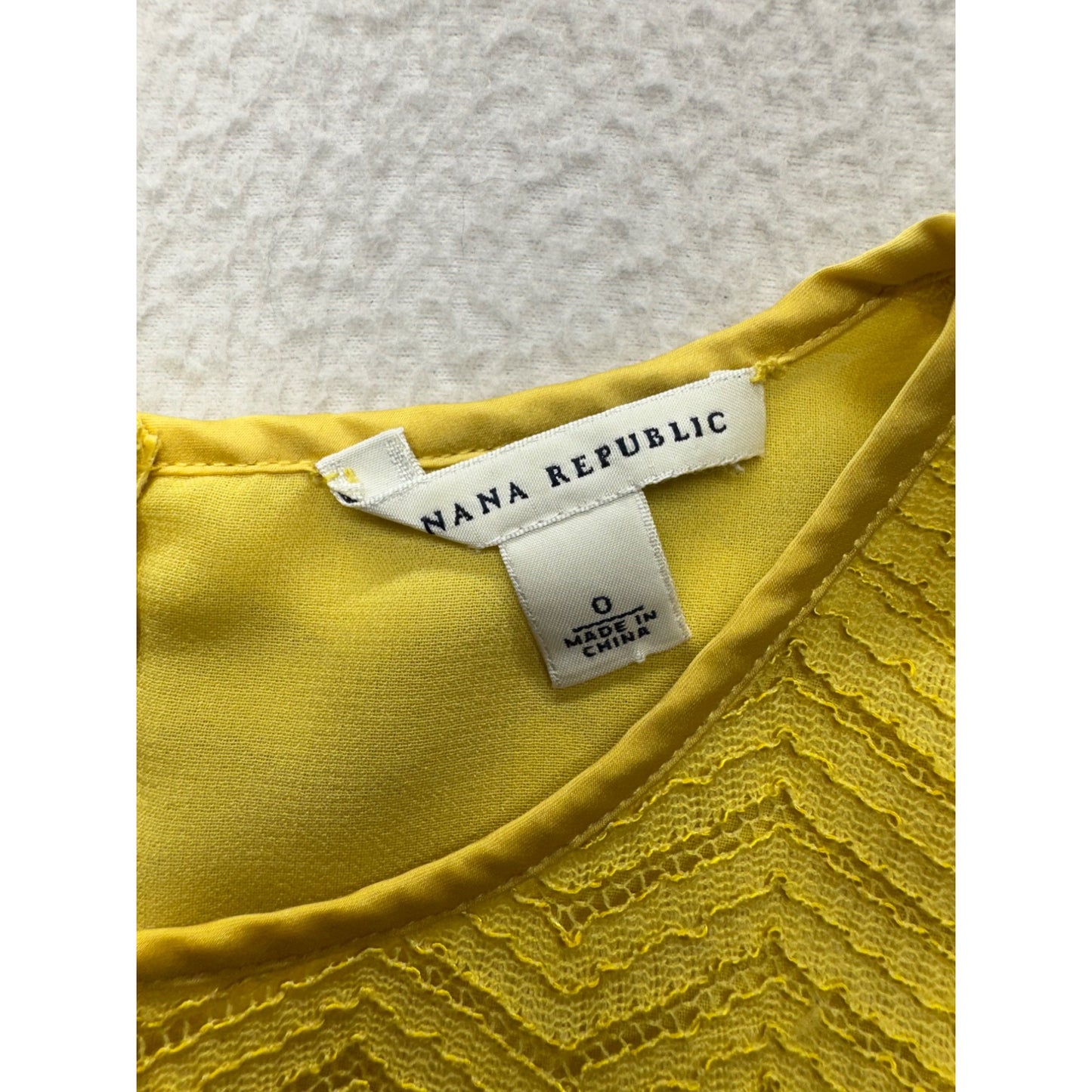 Chevron Textured Yellow Sleeveless Top By Banana Republic Size 0 #9302