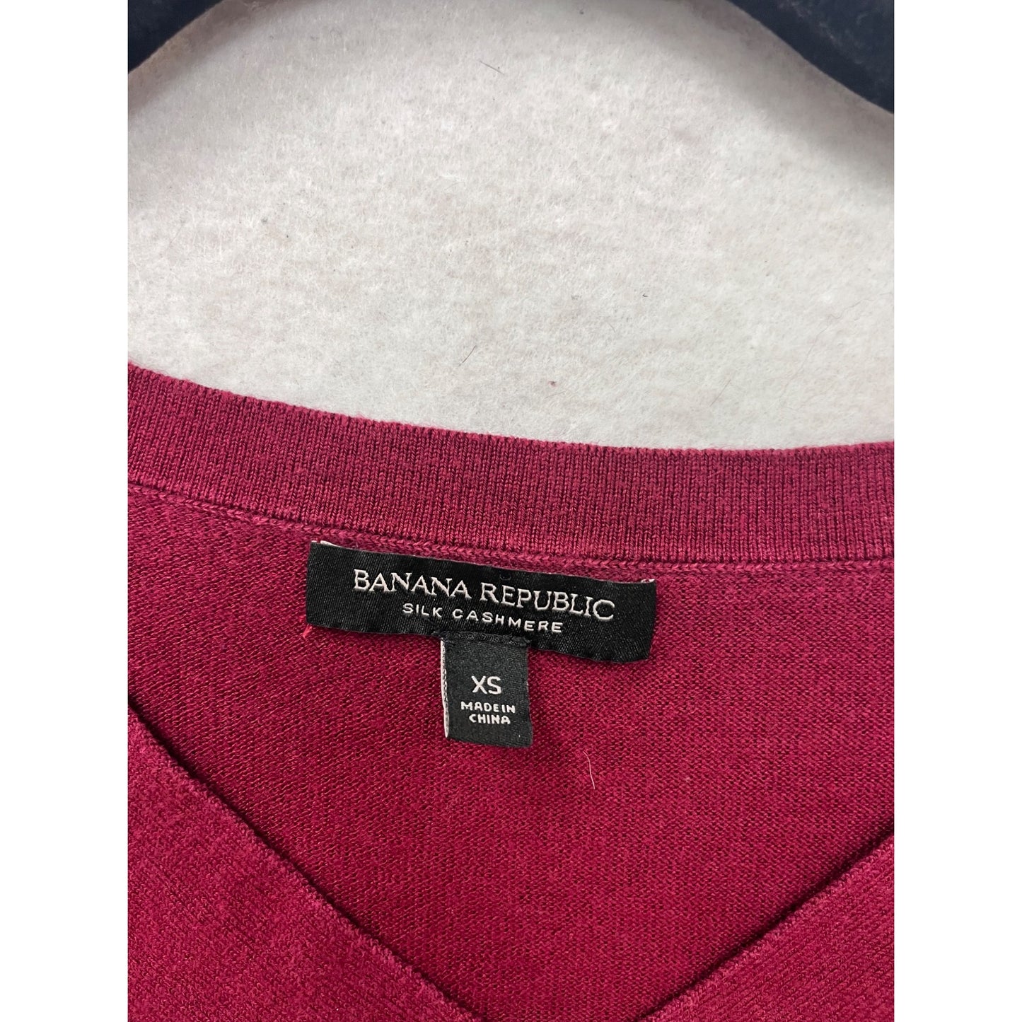 Banana Republic XS Burgundy V-Neck Long Sleeve Silk Cashmere Sweater #8859