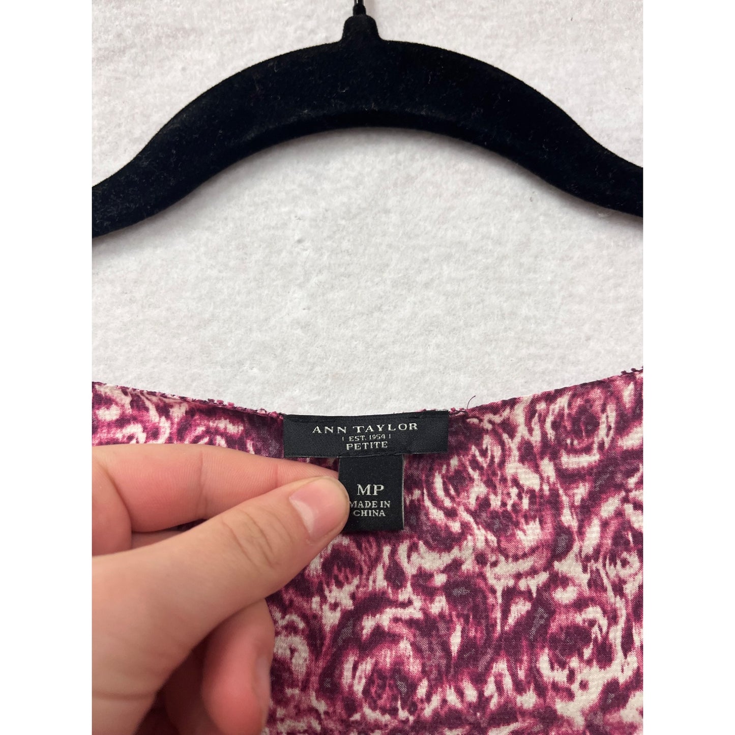 Ann Taylor Womens Petite Sleeveless Top MP Pink & White Floral Print 100% Silk #6735