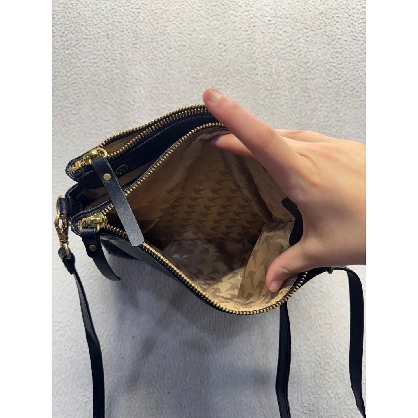 L&S Black Leather Crossbody Bag With Adjustable Strap & Gold-Tone Hardware 386B