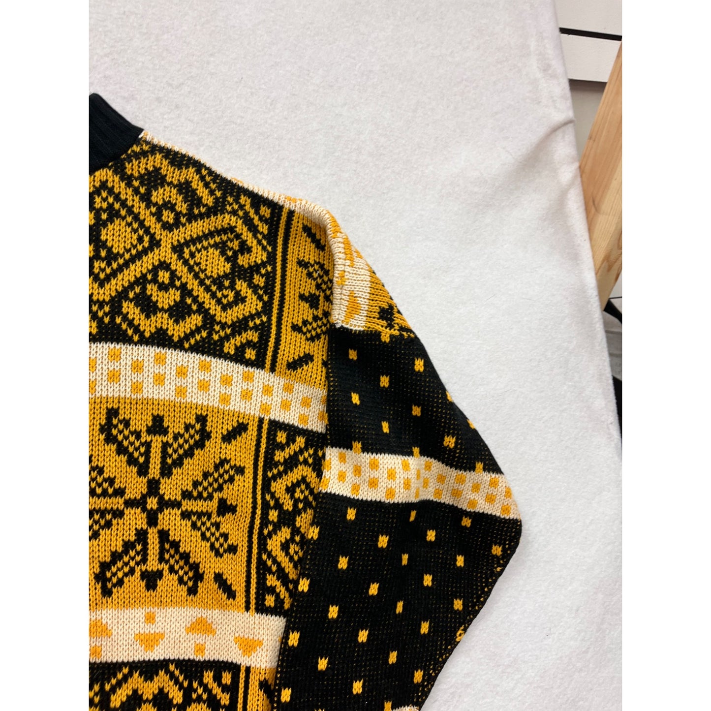 Vintage Domani Mens Yellow & Black Geometric Knit Sweater Medium/Large #8991