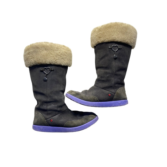 Y2K amber heart tall grey Ugg’s #5520