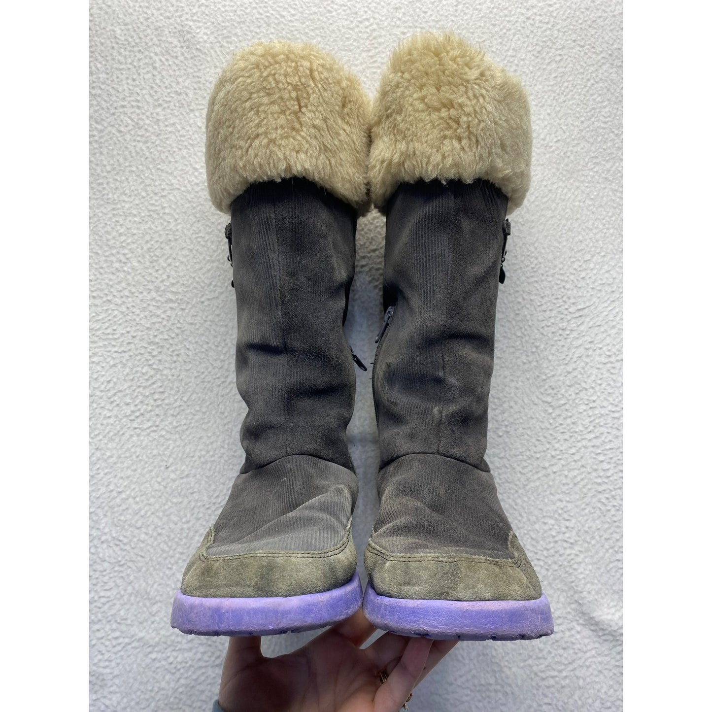 Y2K amber heart tall grey Ugg’s #5520