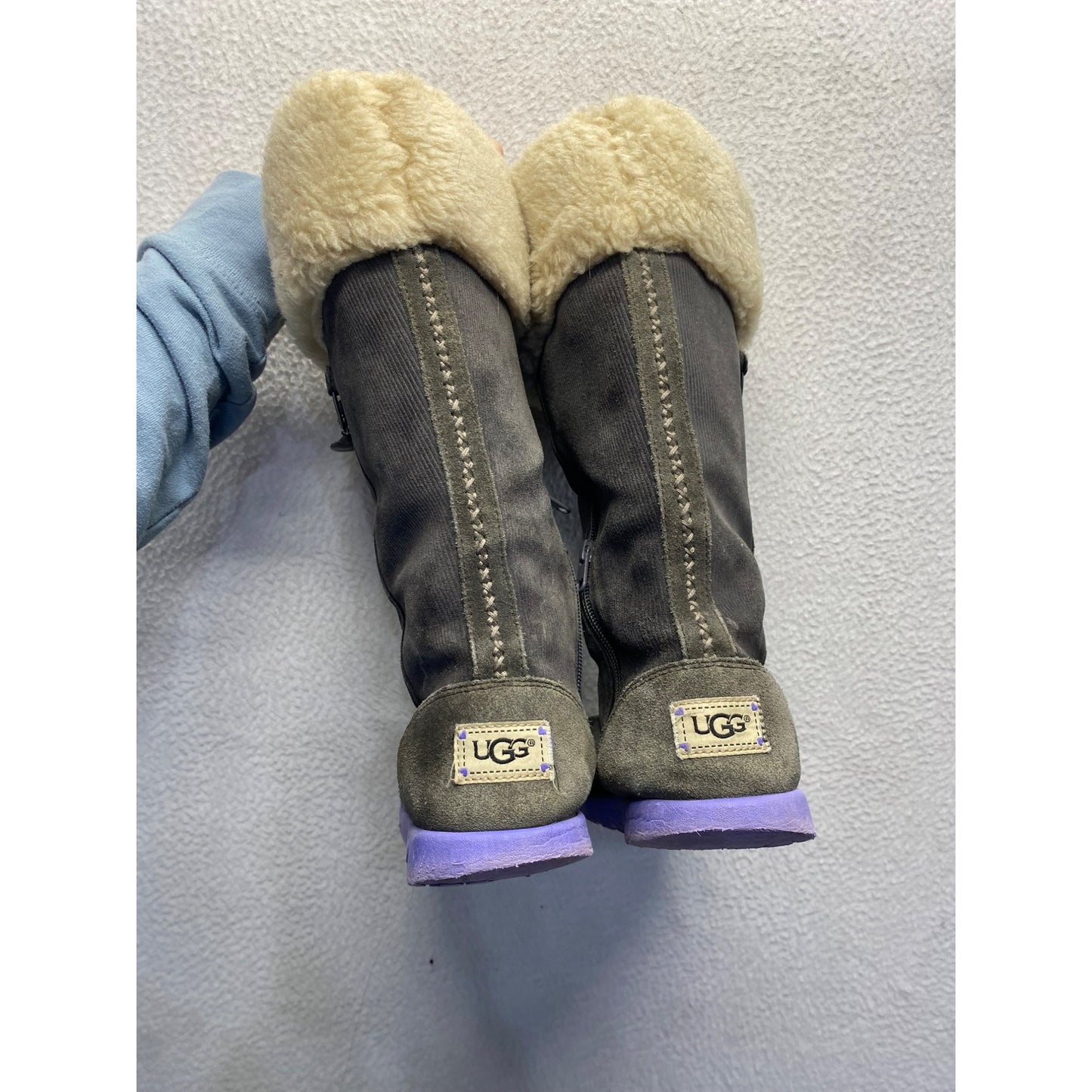 Y2K amber heart tall grey Ugg’s #5520