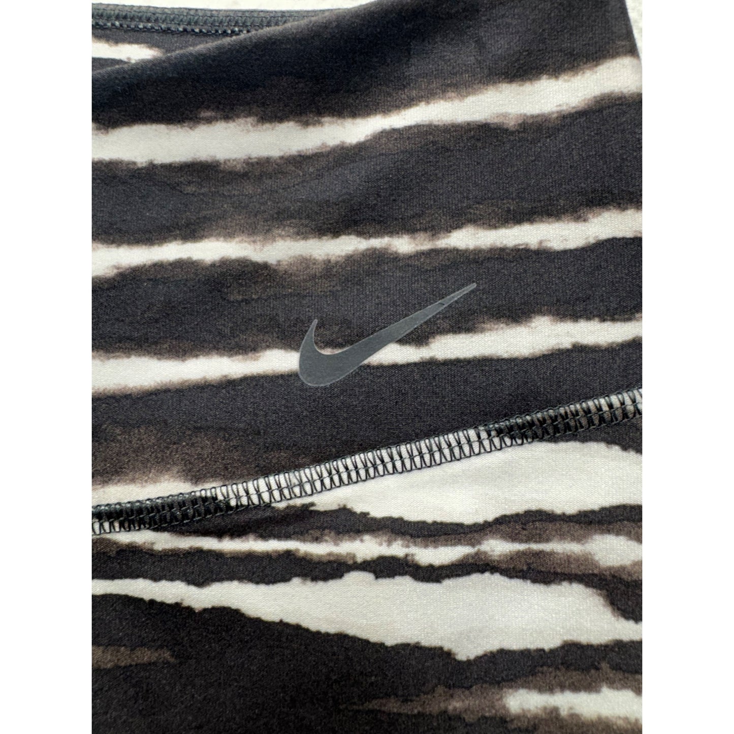 Nike Legend Womens Capri Leggings Medium Black & White Striped Pattern #9153