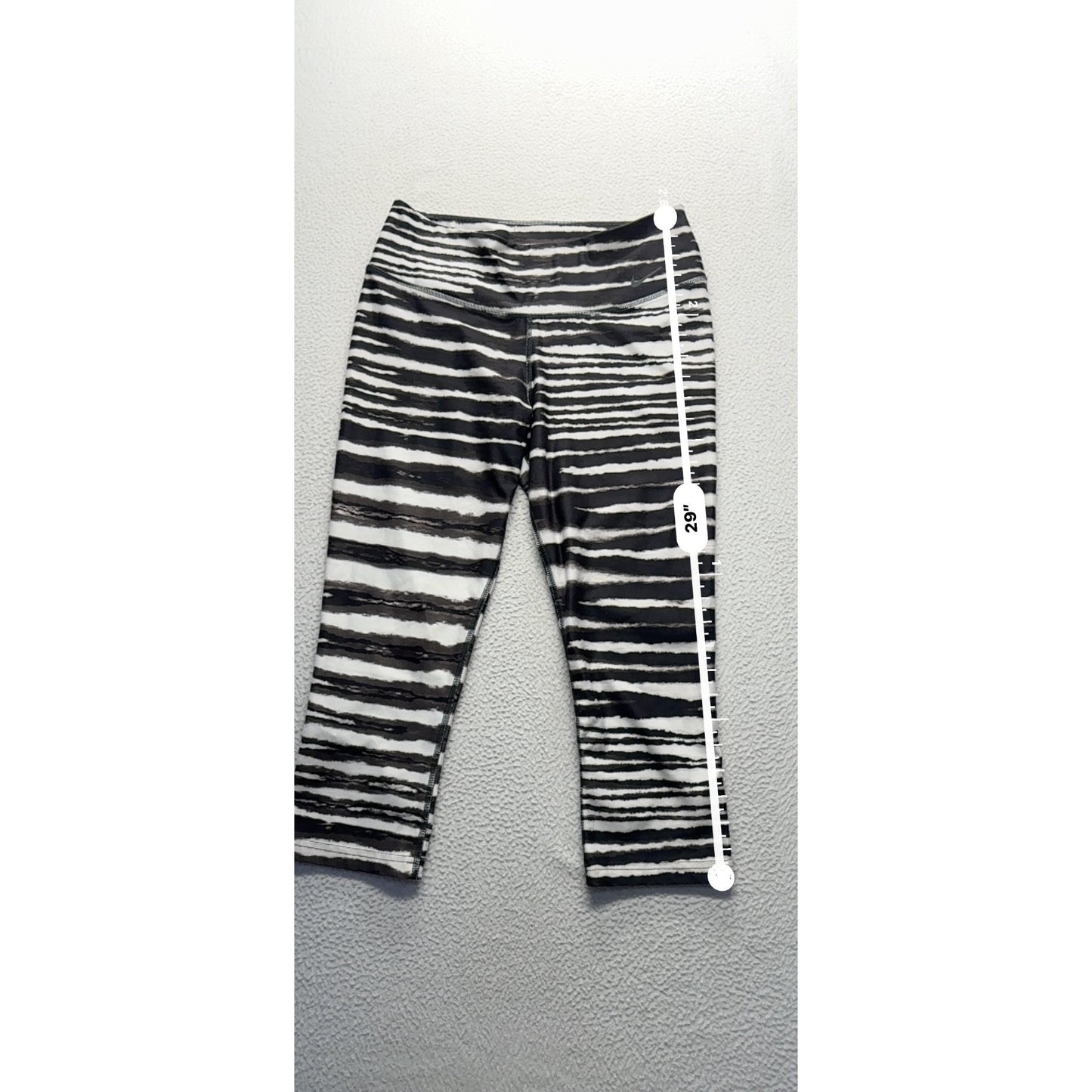 Nike Legend Womens Capri Leggings Medium Black & White Striped Pattern #9153