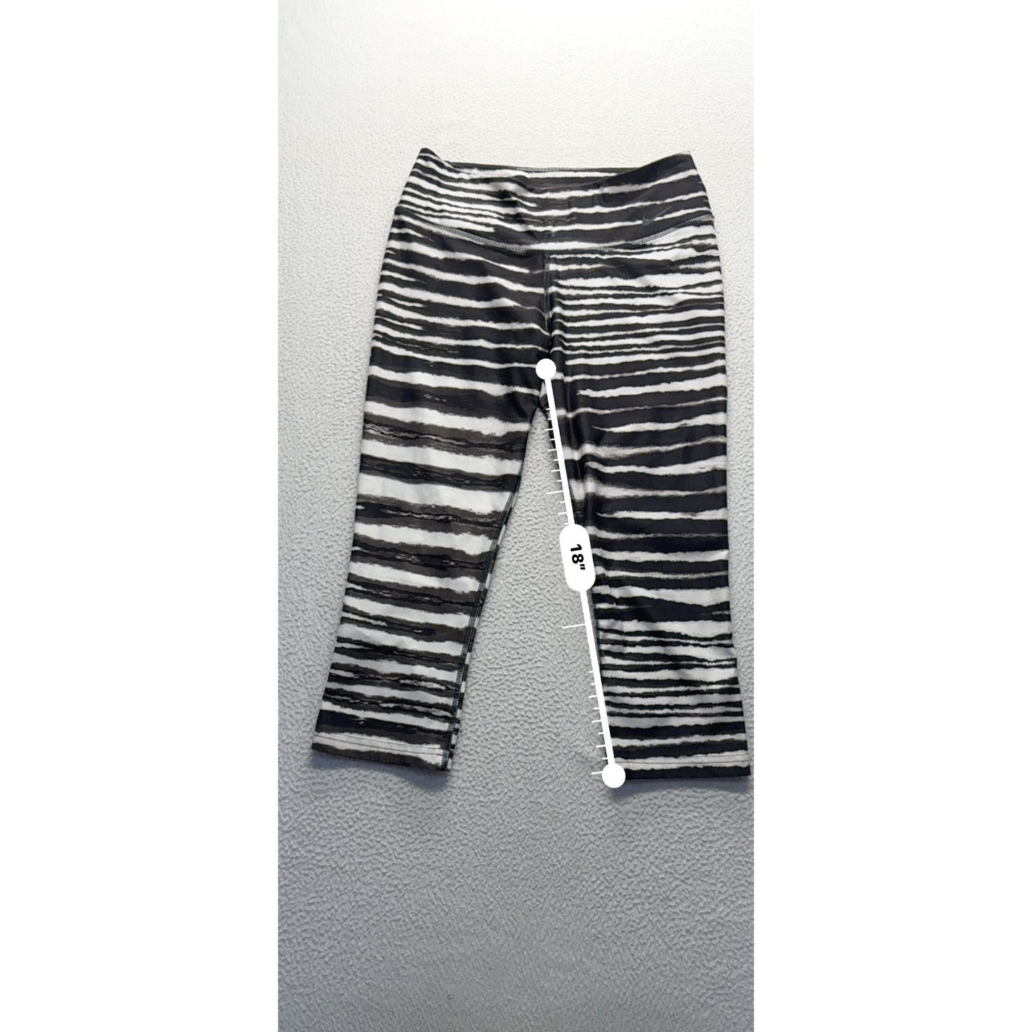 Nike Legend Womens Capri Leggings Medium Black & White Striped Pattern #9153