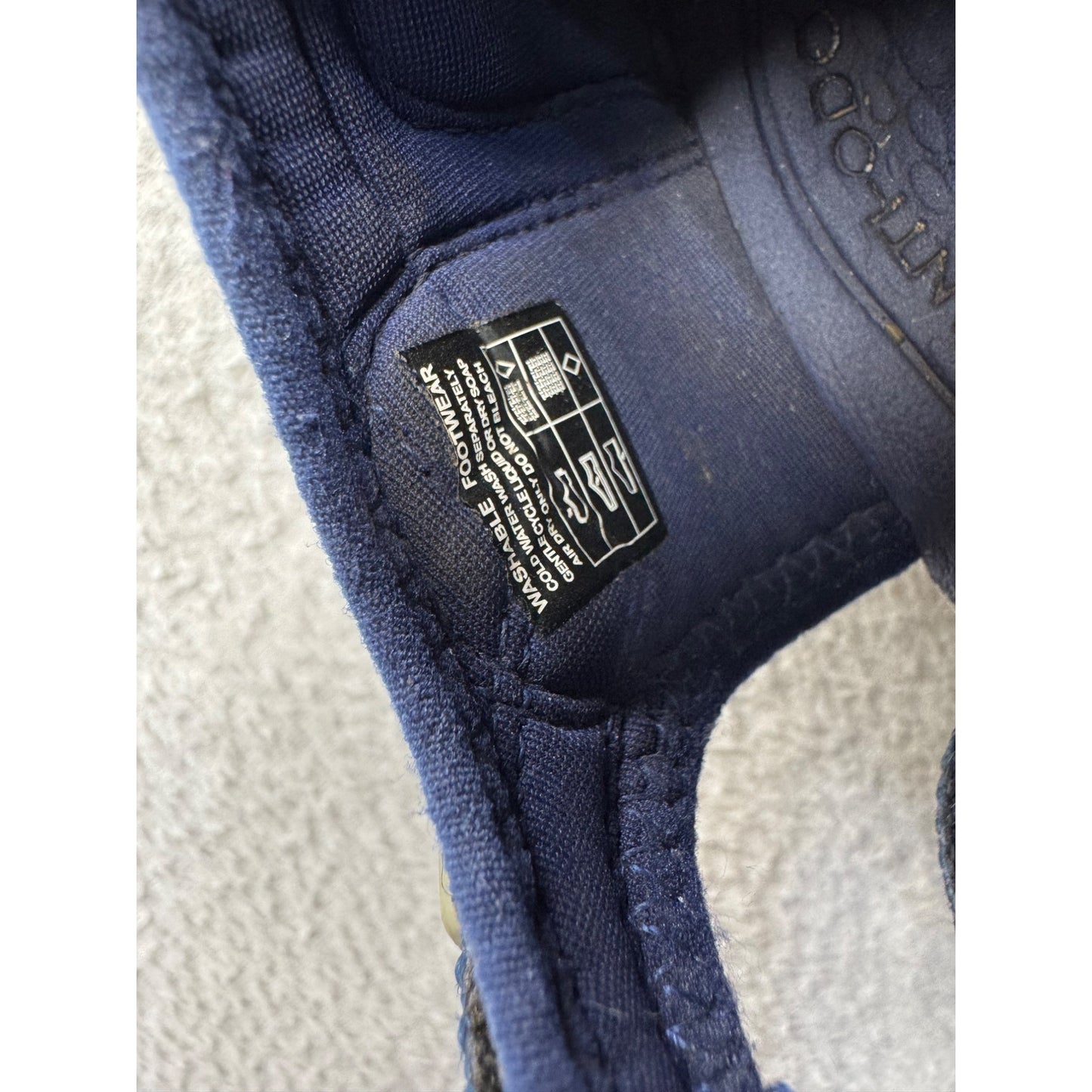 Keen Youth Newport H2 Closed-Toe Sandals Size 3 #9451