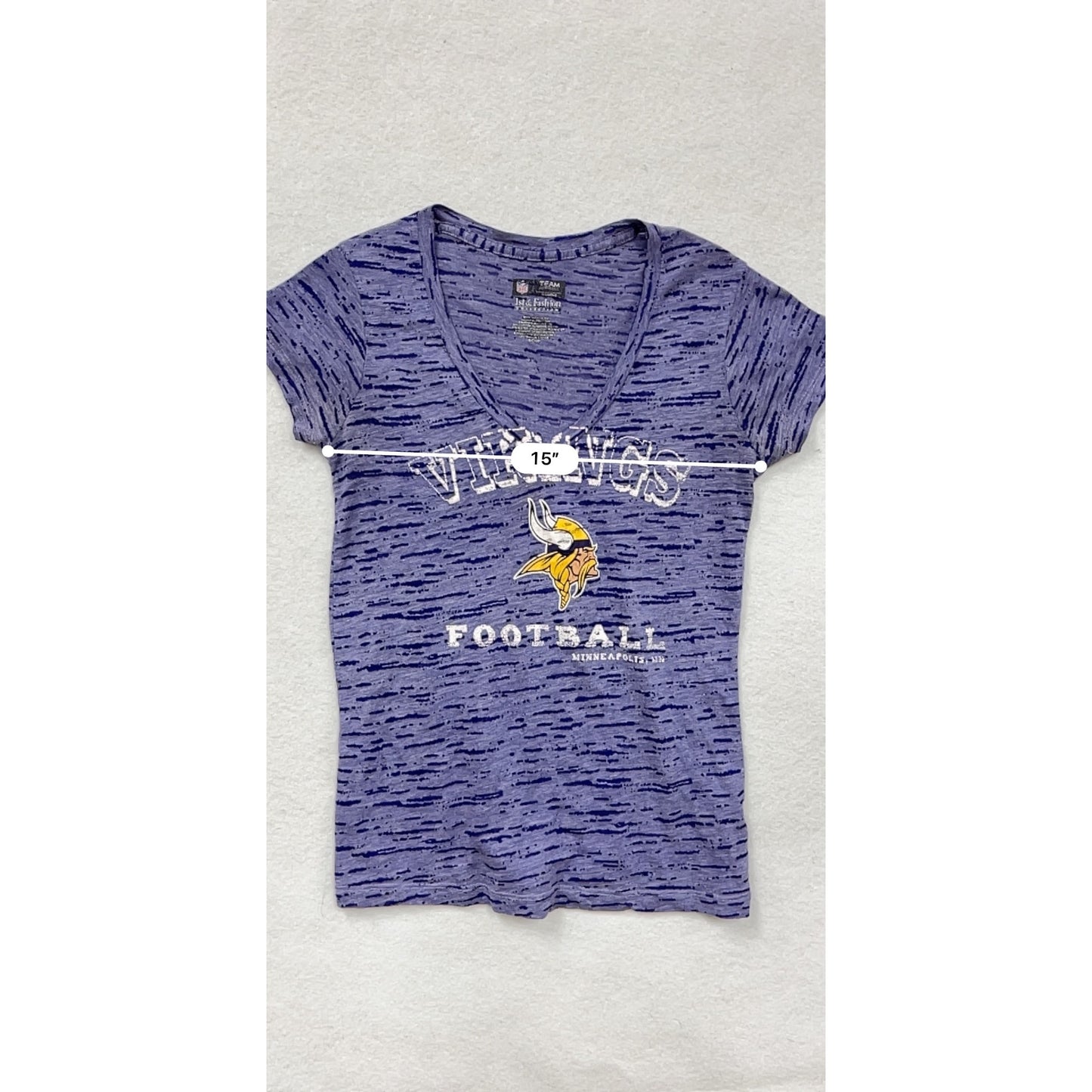 Minnesota Vikings Womens Small Purple V-Neck T-Shirt NFL Team Apparel #6634