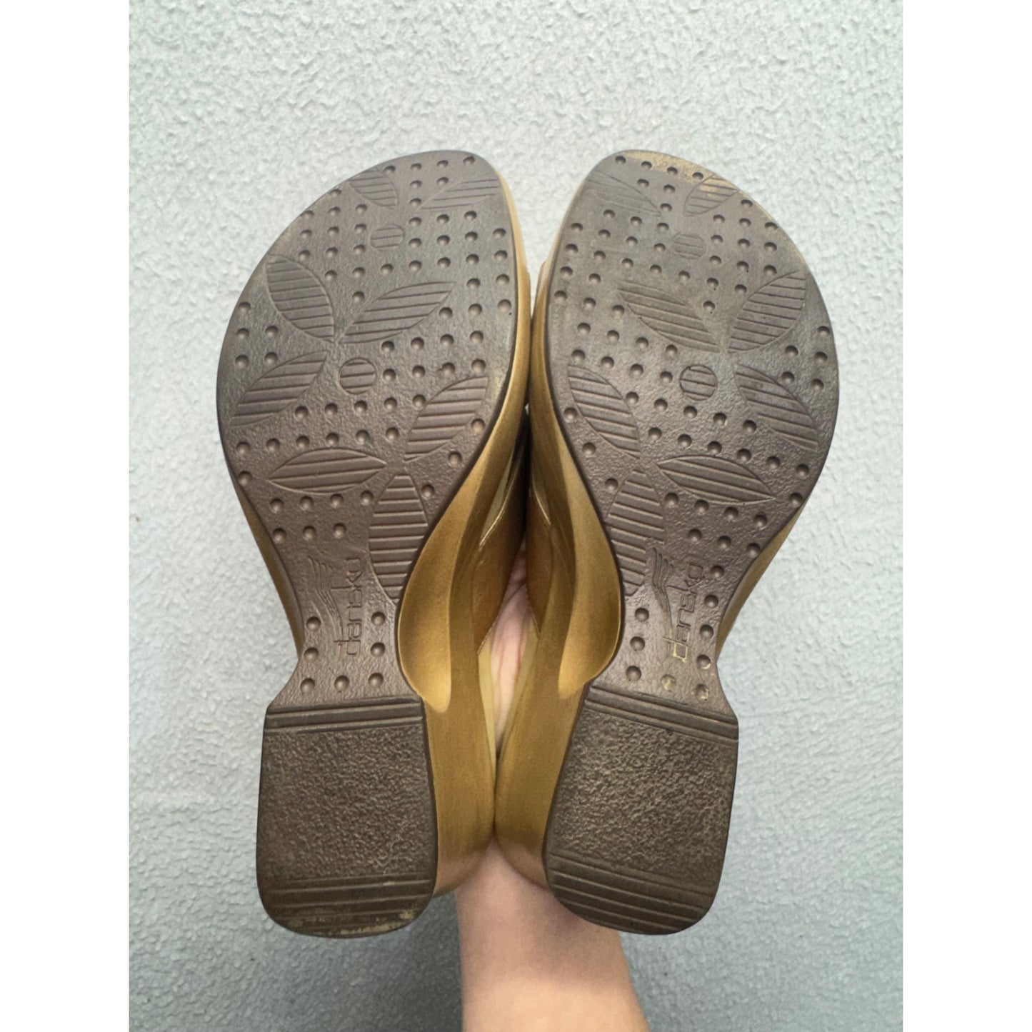 Dansko Tan Leather Wedge Sandals Slip-On Open Toe Comfort Shoes Size 38 EU #9817