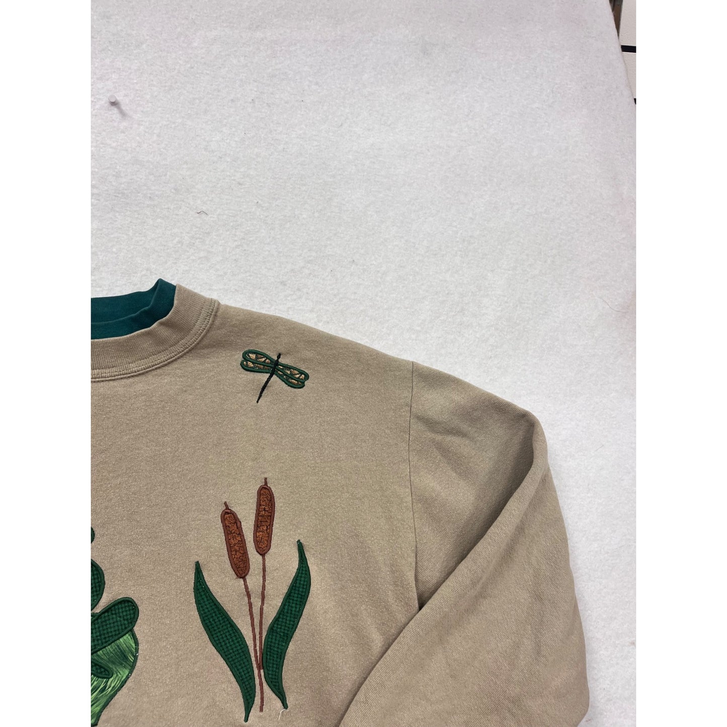 Vintage-Style Frog & Dragonfly Embroidered Beige Sweatshirt #220A