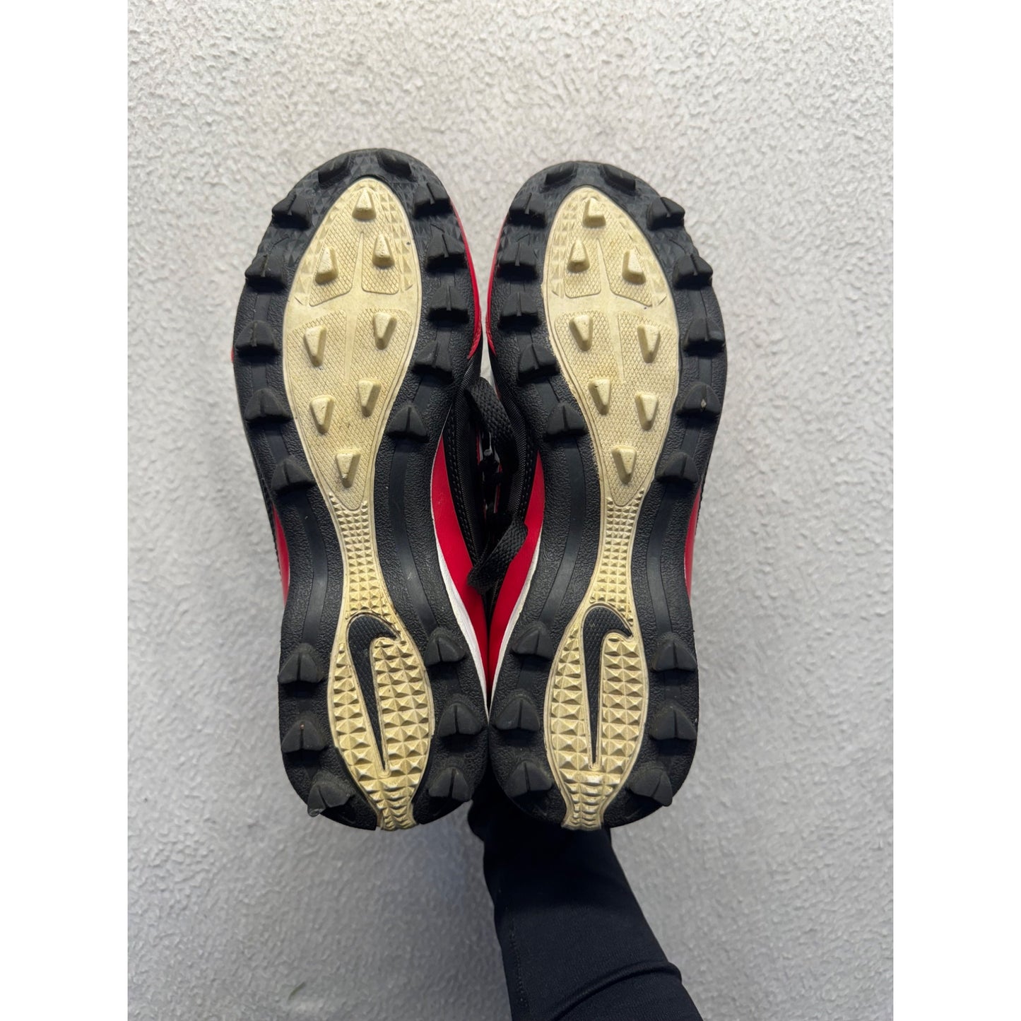 Nike Black & Red Soccer Cleats Lace-Up Closure And Rubber Studded Soles 394B