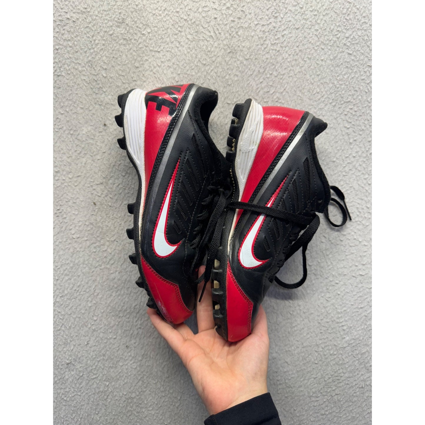 Nike Black & Red Soccer Cleats Lace-Up Closure And Rubber Studded Soles 394B