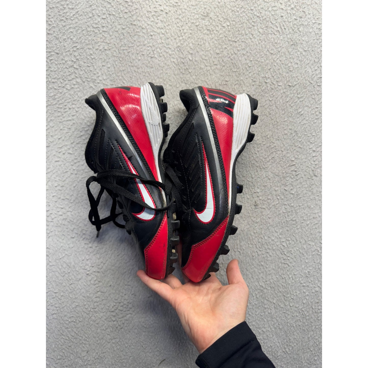 Nike Black & Red Soccer Cleats Lace-Up Closure And Rubber Studded Soles 394B