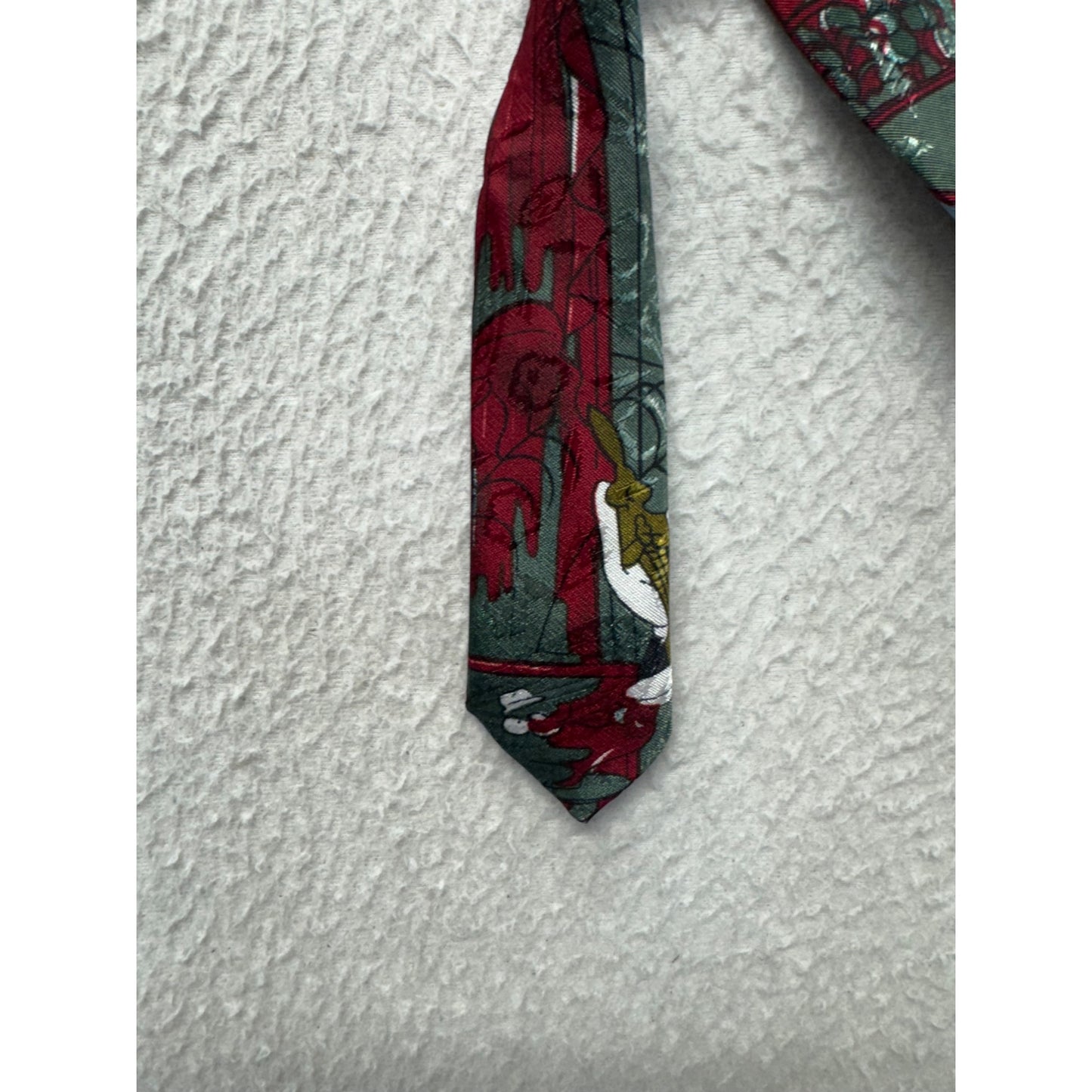 Looney Tunes Bugs Bunny Red & Green Silk Neck Tie With Patterned Design #9958