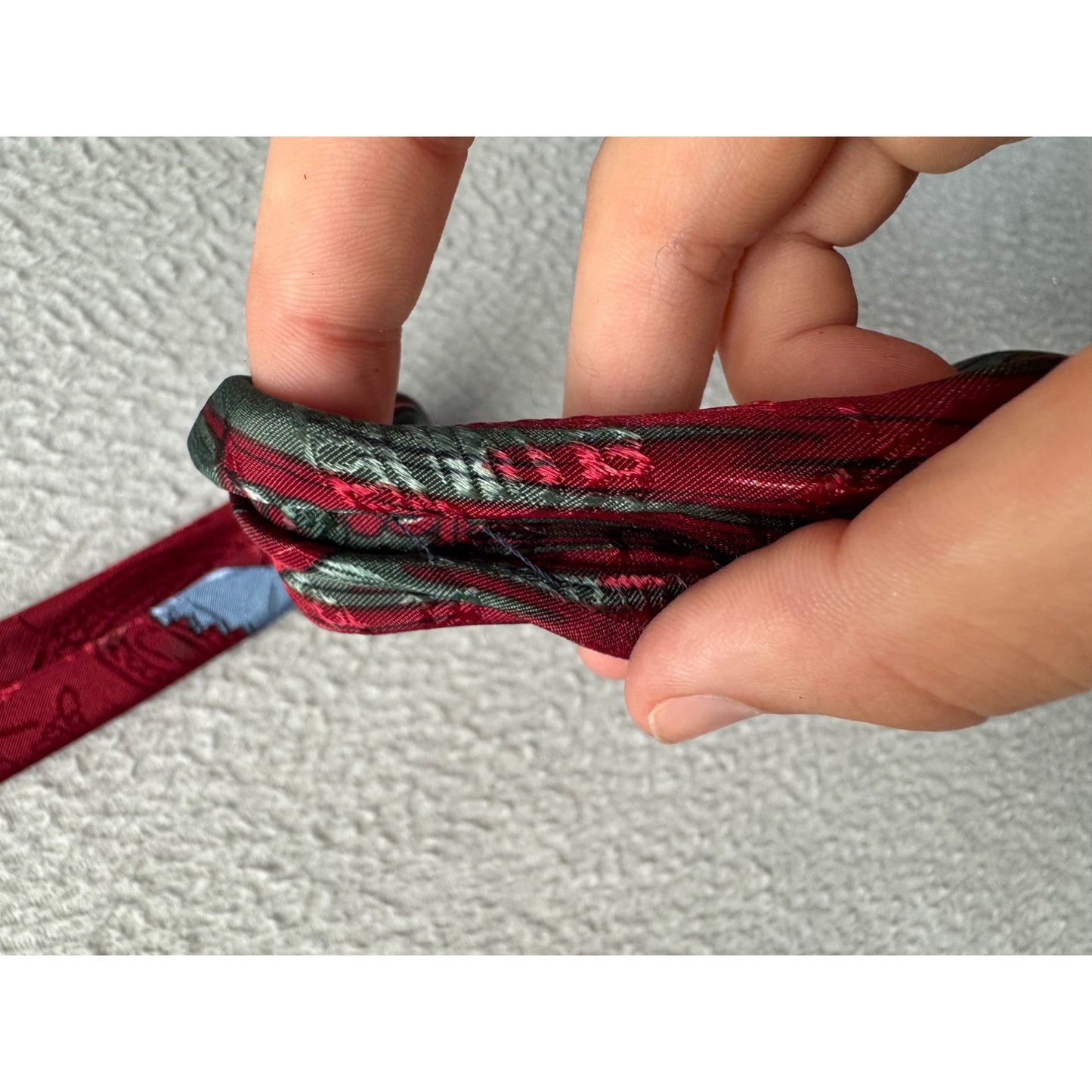 Looney Tunes Bugs Bunny Red & Green Silk Neck Tie With Patterned Design #9958