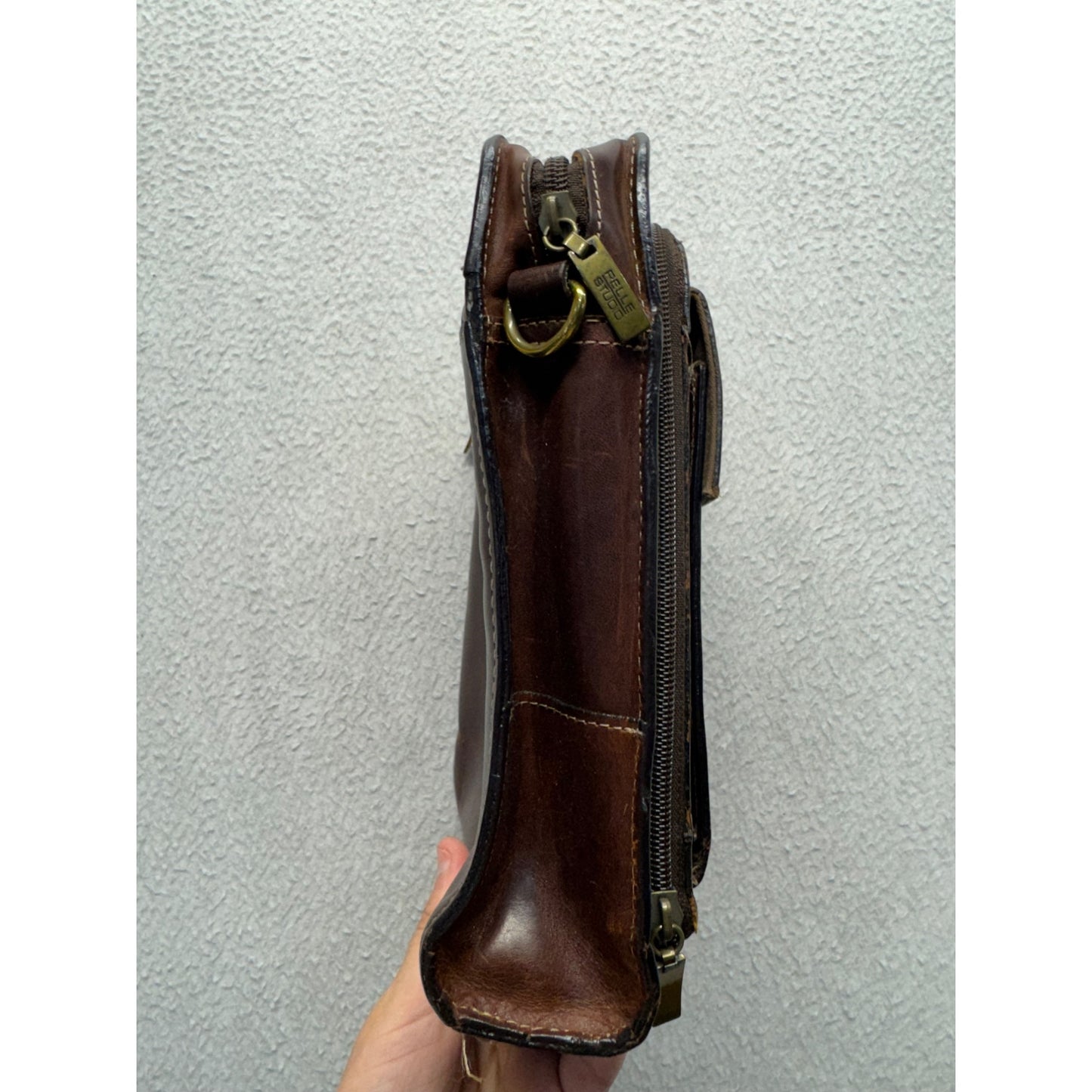 Vintage Brown Leather Crossbody Bag Zipper & Pocket Closures Compact Design 92B