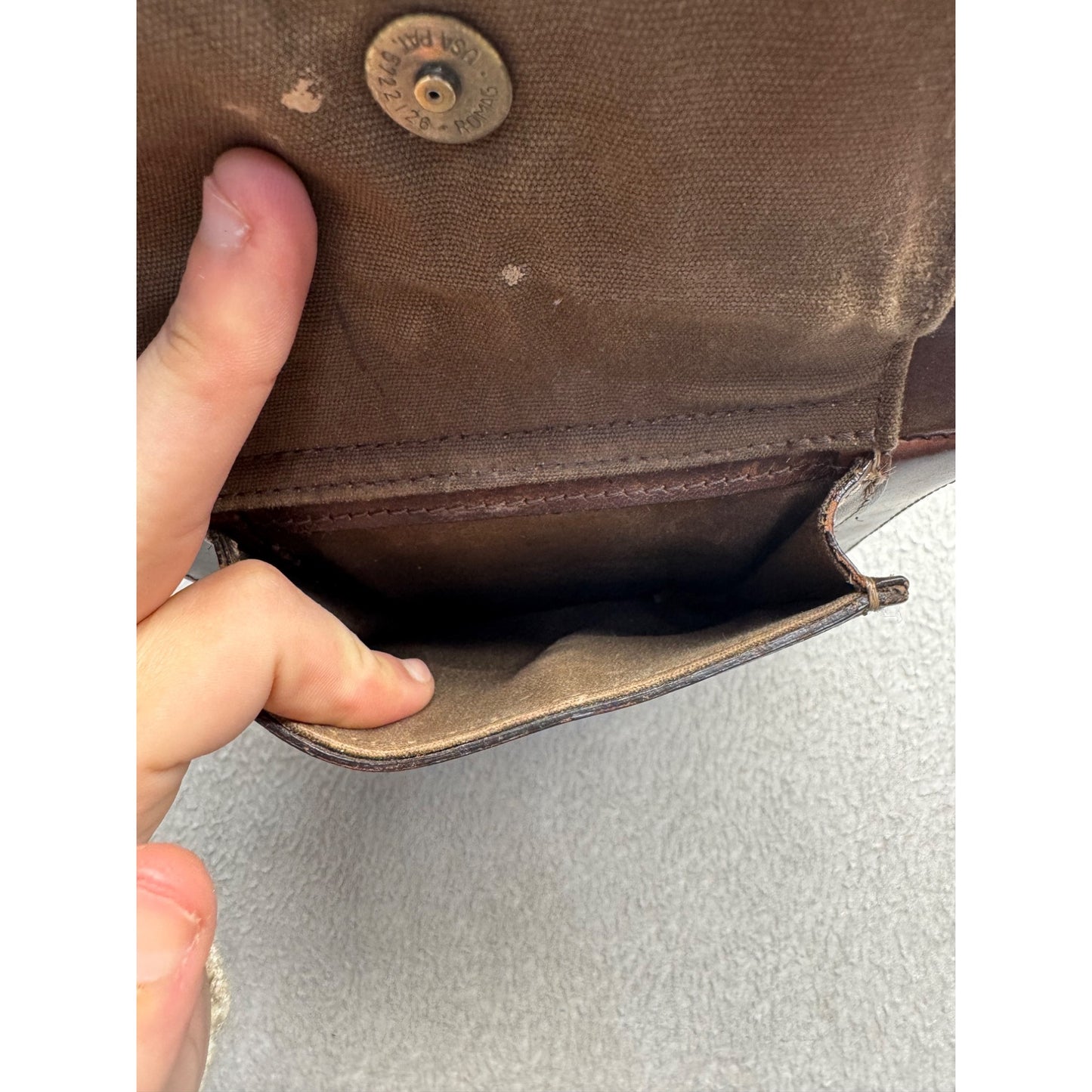 Vintage Brown Leather Crossbody Bag Zipper & Pocket Closures Compact Design 92B