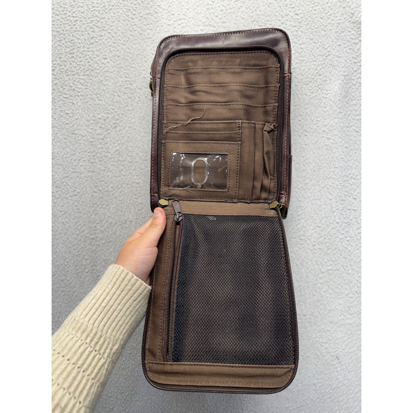 Vintage Brown Leather Crossbody Bag Zipper & Pocket Closures Compact Design 92B