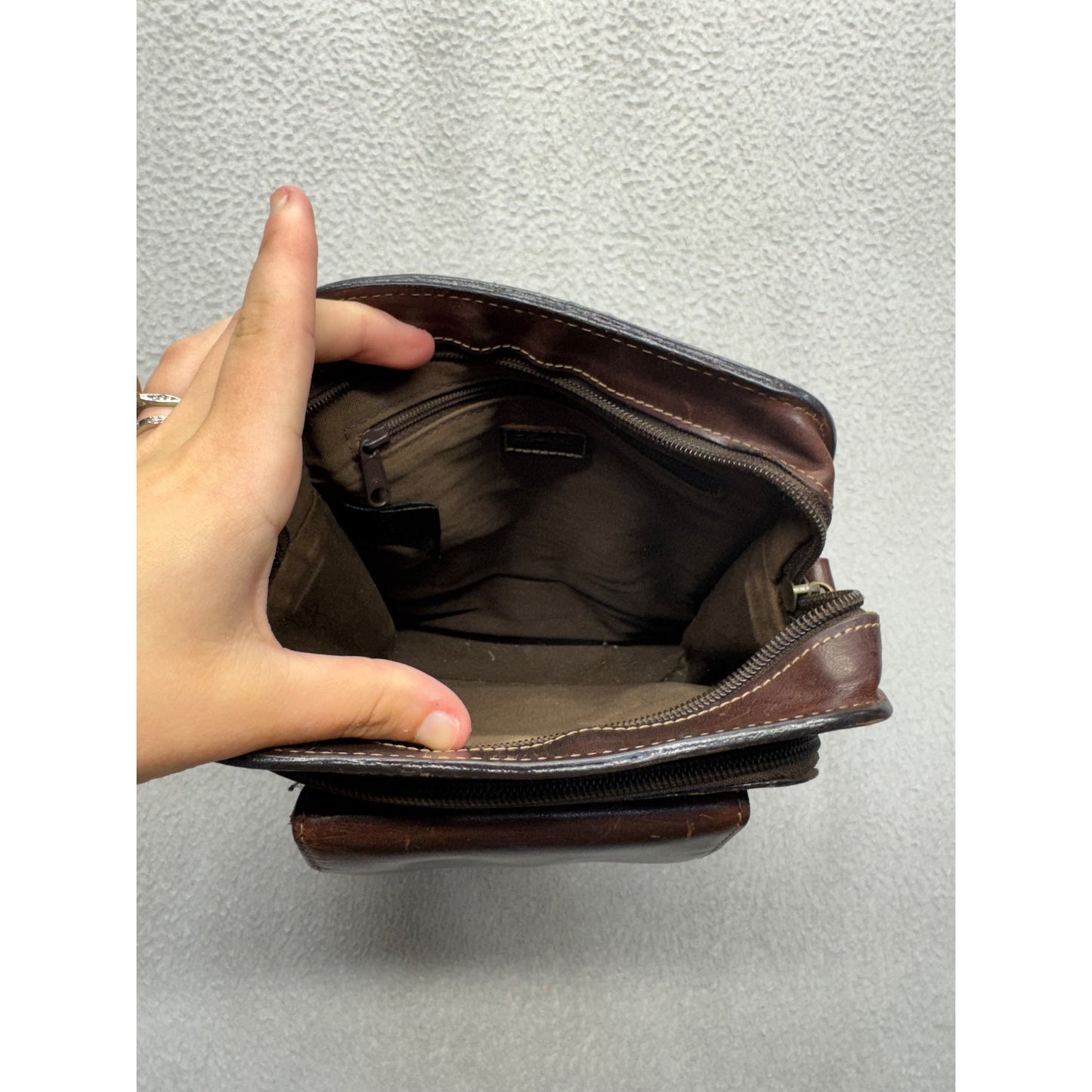 Vintage Brown Leather Crossbody Bag Zipper & Pocket Closures Compact Design 92B