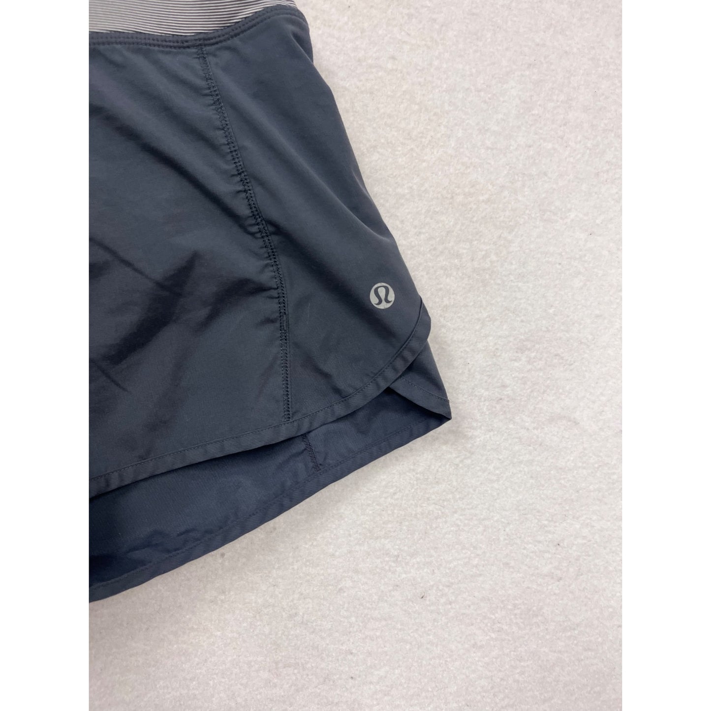 Lululemon Athletic Shorts Size 8 Gray & Black #334A