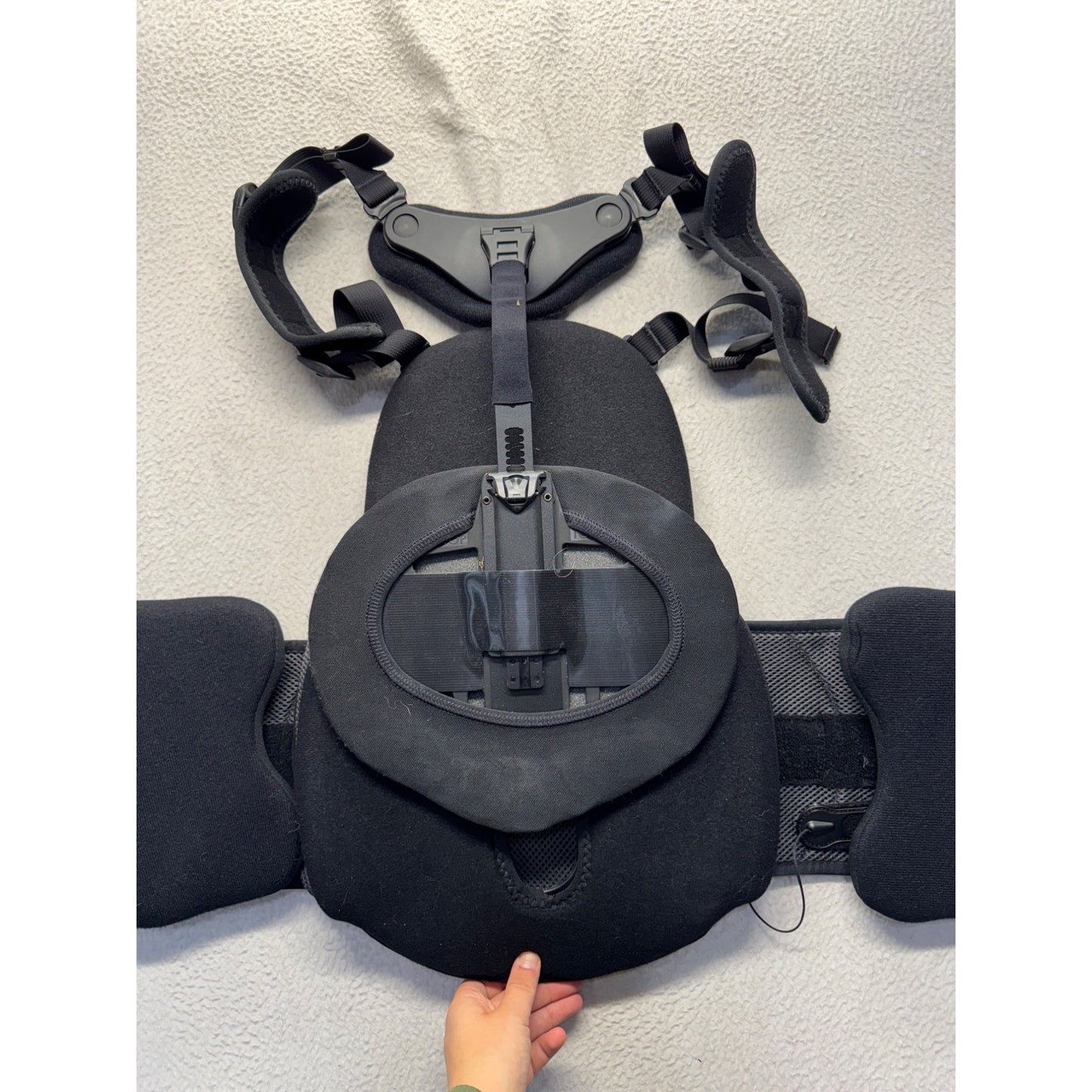 Sleek Adjustable Back Brace With Shoulder Straps By Thuasne & Sleeq Black 109B
