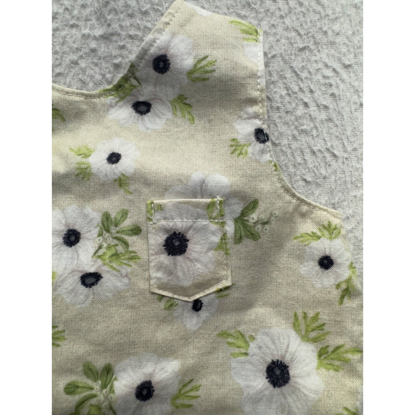Floral Baby Top With Ruffle Hem & Button Back Closure Size 12-18 Months #9367