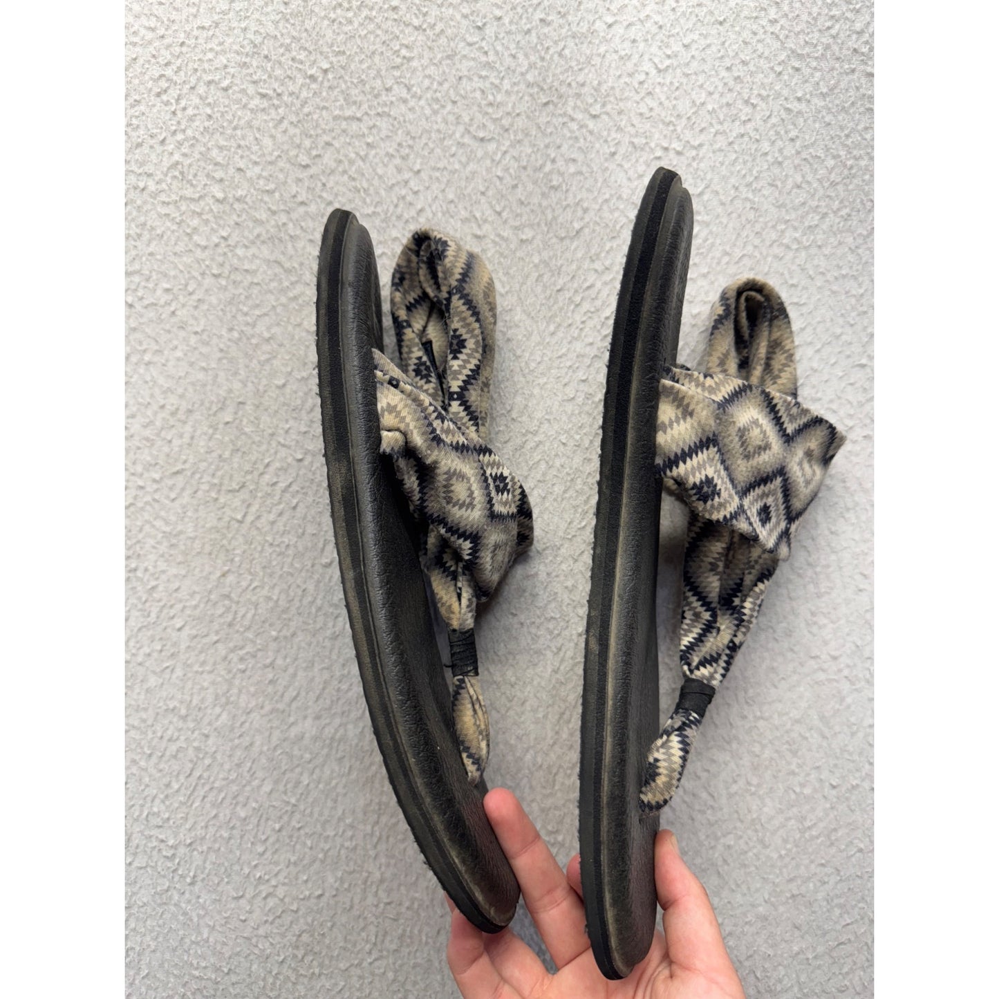 Sanuk Yoga Sandals Size 10 Black & Beige 87B