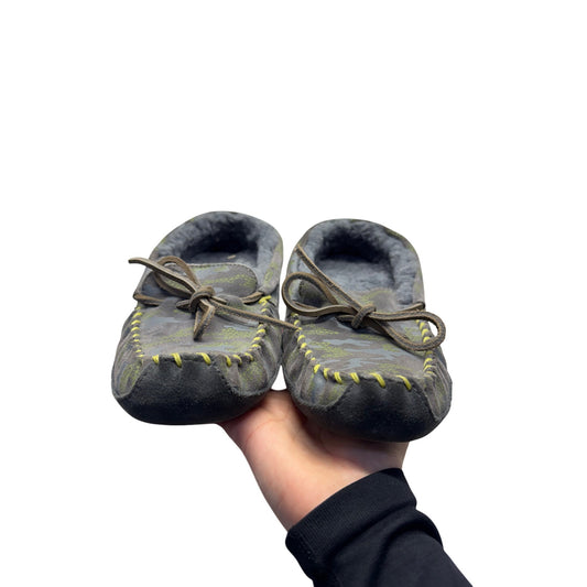 L.L.Bean Gray Camo Moccasin Slippers With Fleece Lining Size M #9703