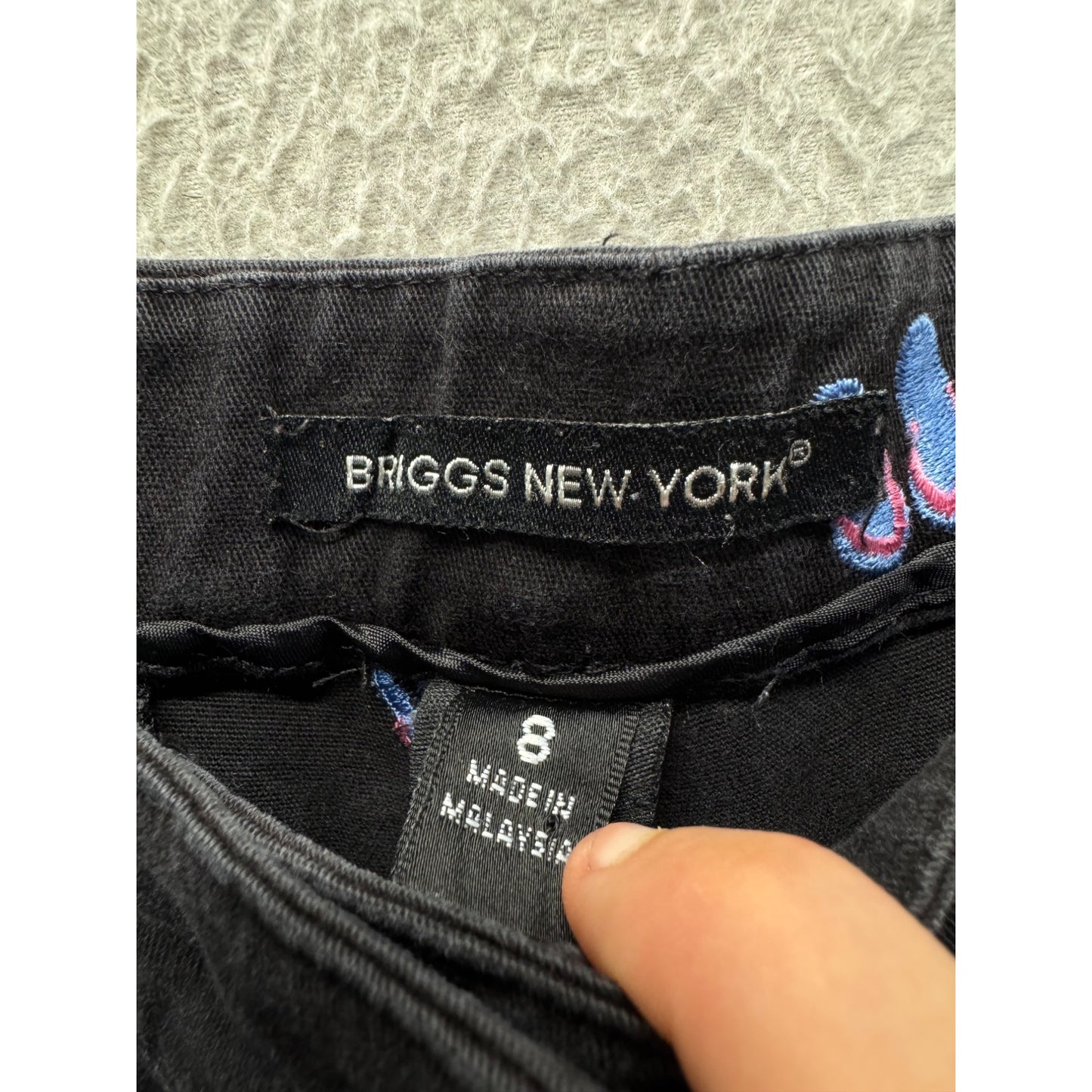 Briggs New York Black Embroidered Flip Flop Patterned Cropped Pants Size 8 #190B