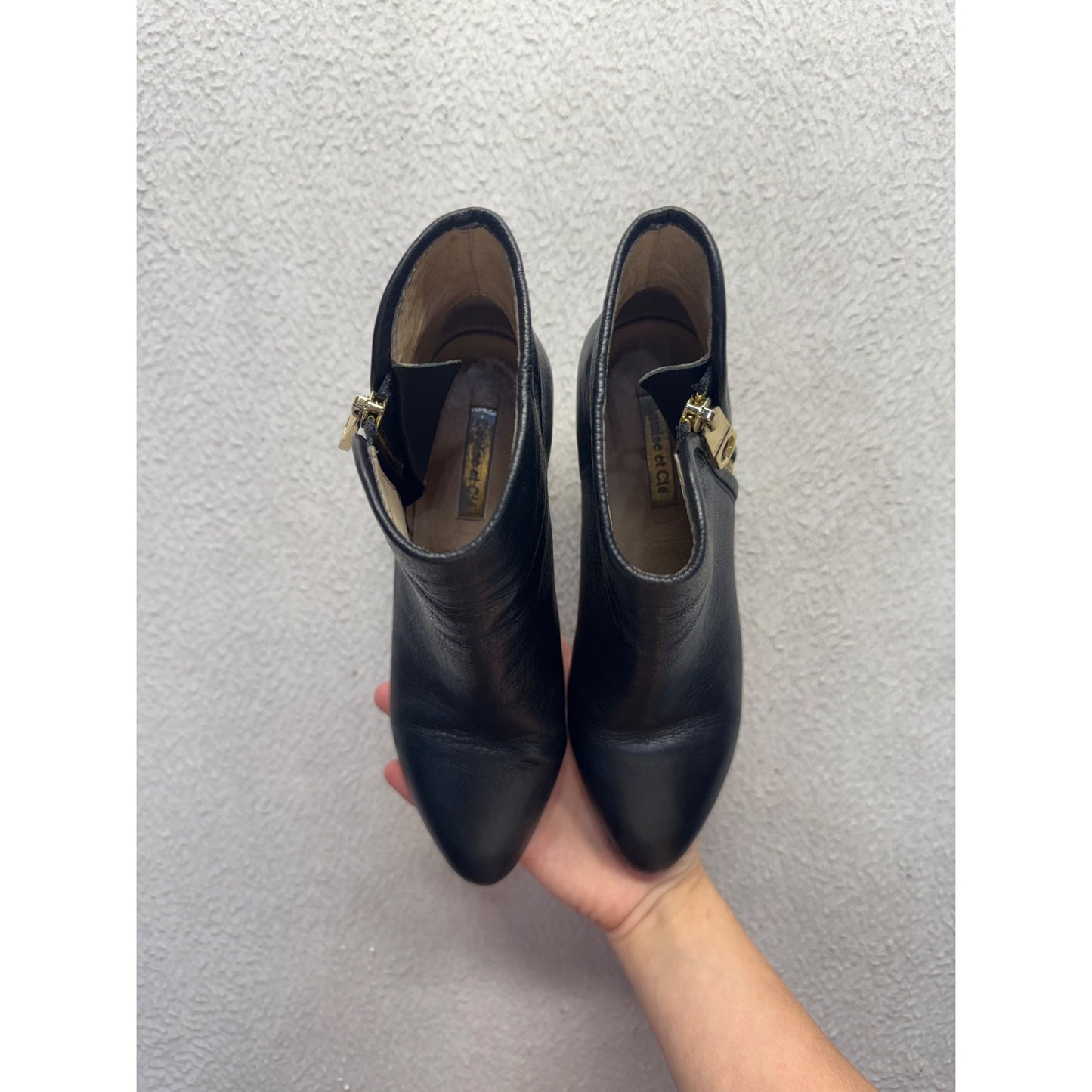 Black Leather Block Heel Ankle Boots With Gold Side Zipper Detail Size 6M #9860