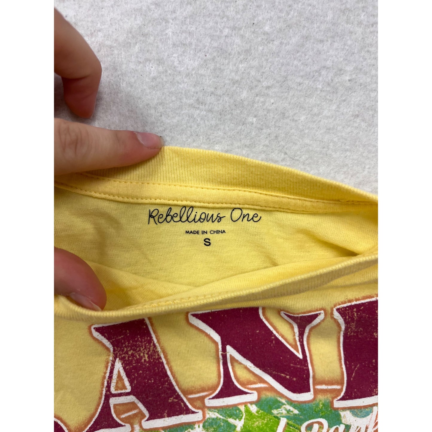 Vintage-Style Yellow Banff National Park Graphic T-Shirt Womens S #11A