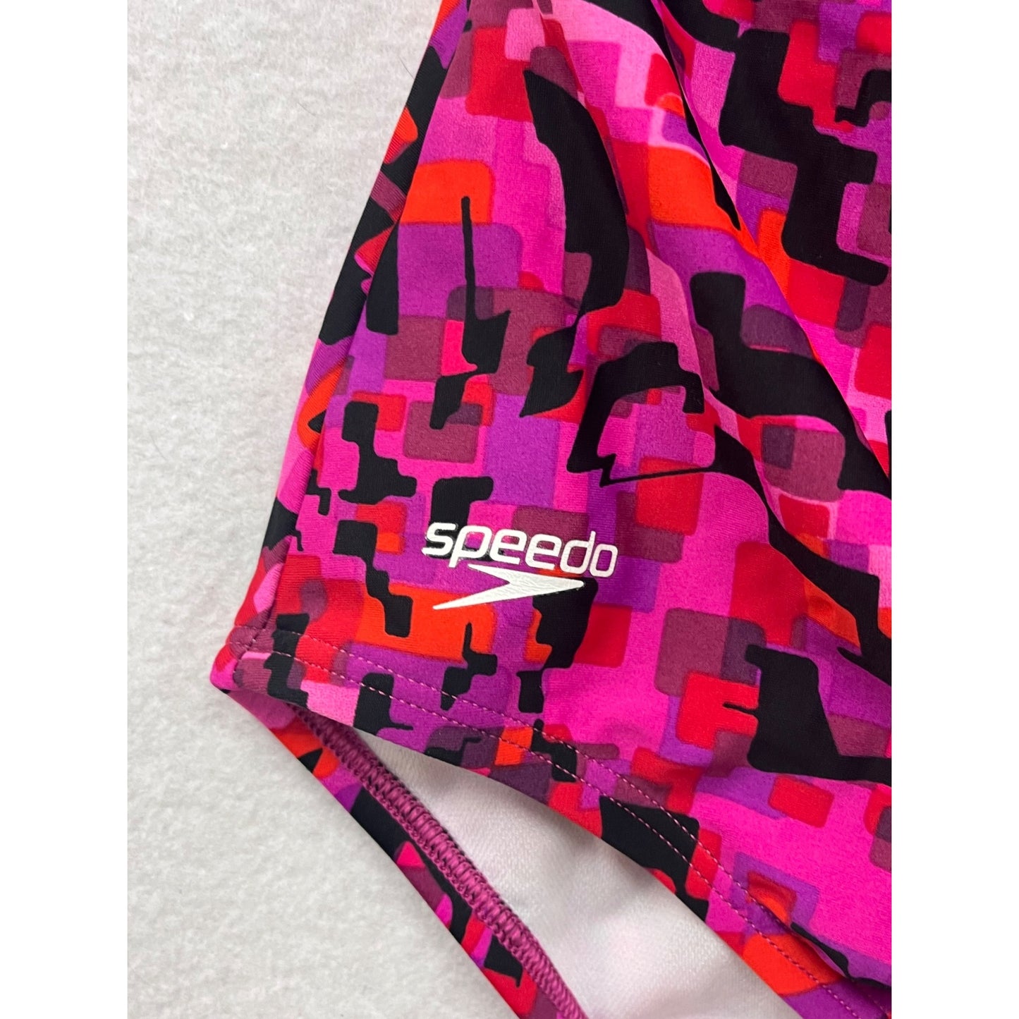 Speedo Womens Size 6 Pink & Red Geometric One-Piece Swimsuit #6872