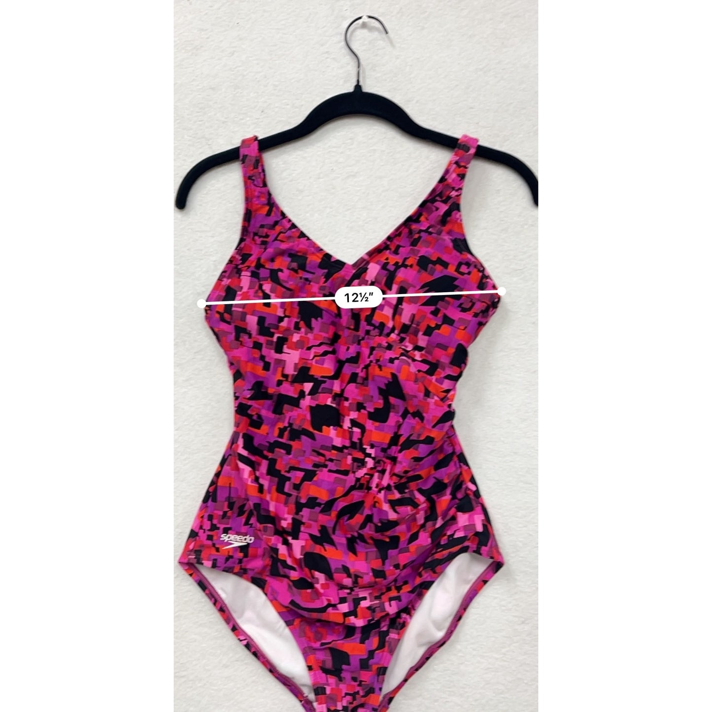 Speedo Womens Size 6 Pink & Red Geometric One-Piece Swimsuit #6872