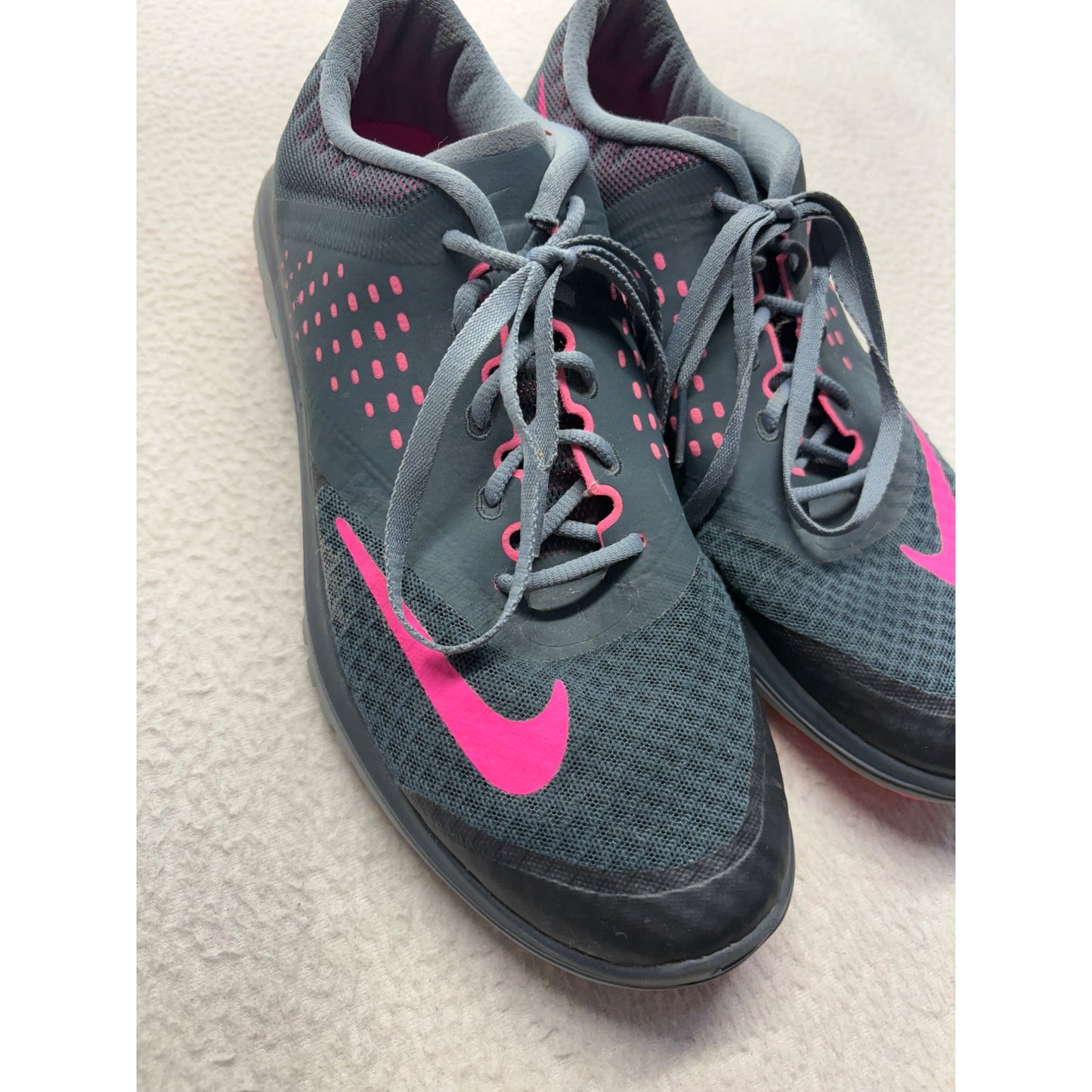 Nike Womens Gray & Pink Athletic Running Shoes Size 9 #354B