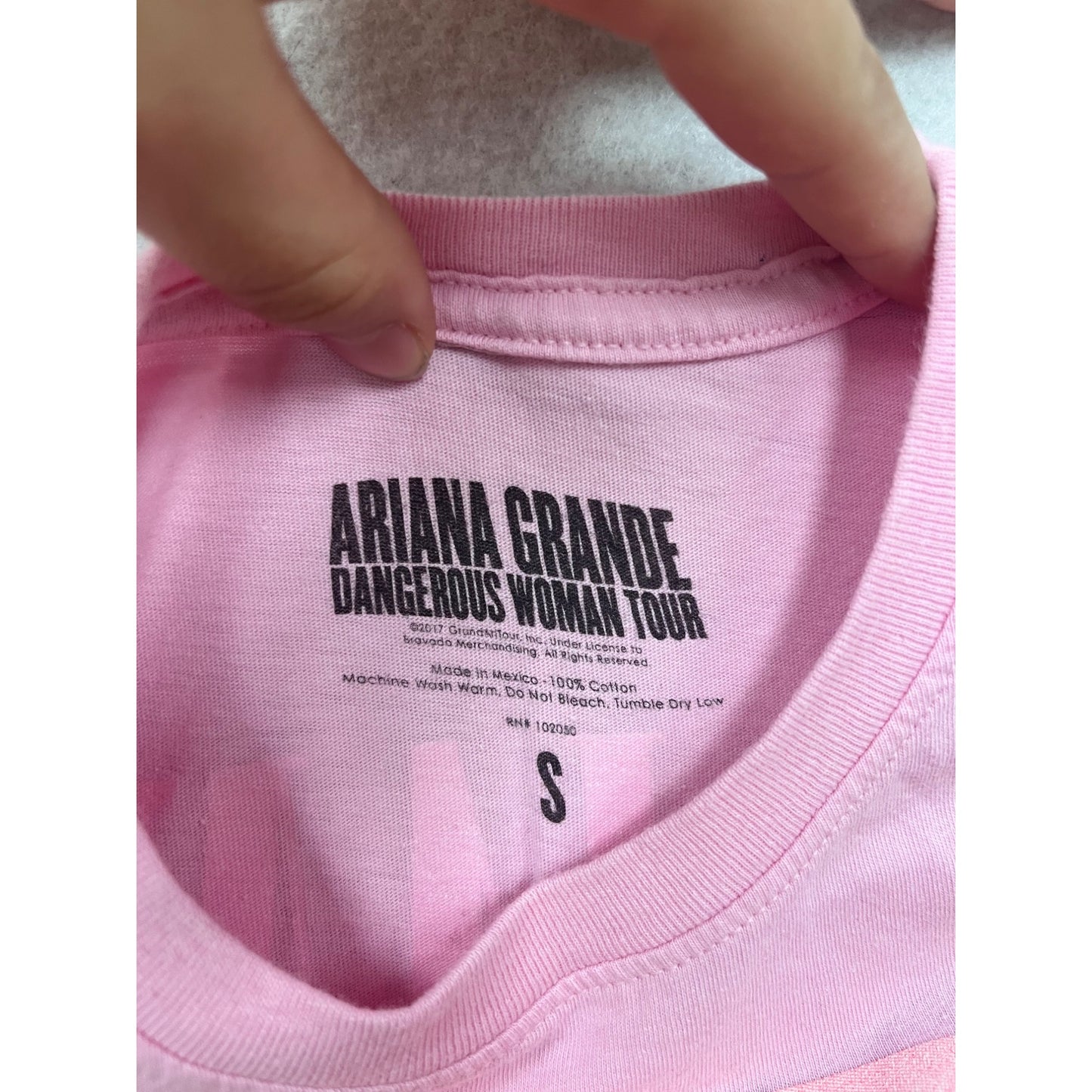 Ariana Grande Dangerous Woman Tour Pink Graphic T-Shirt S #8785