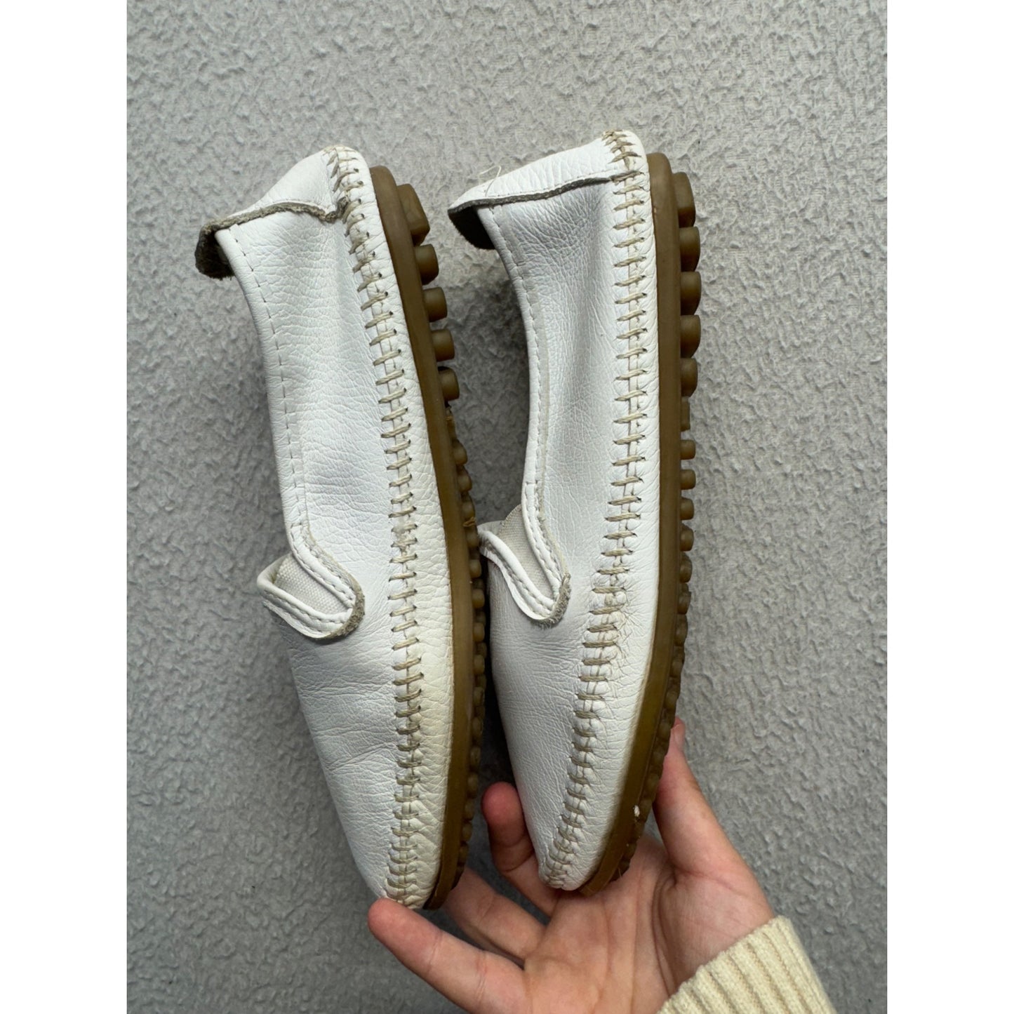 Minnetonka White Leather Moccasins With Rubber Sole 86B