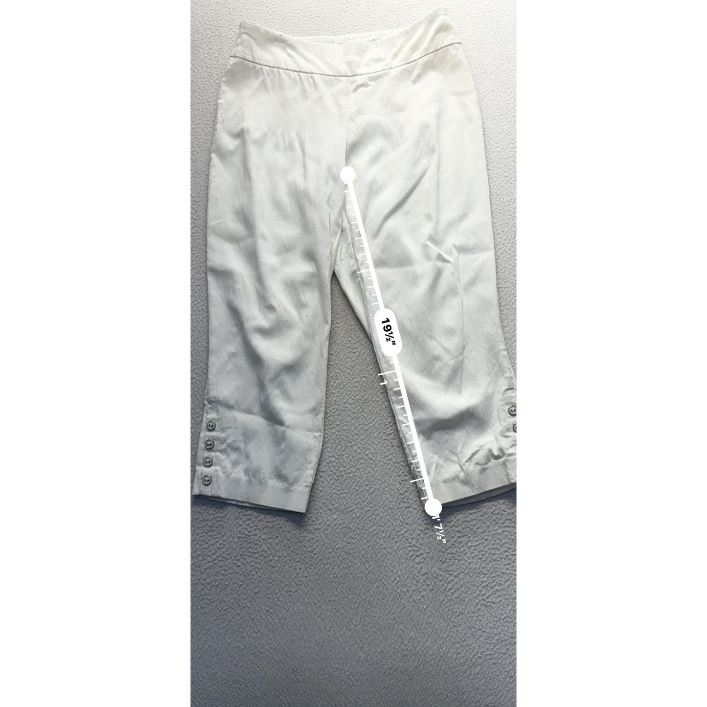 Roz & Ali White Petite 4 Cropped Pants With Button Detail 203B