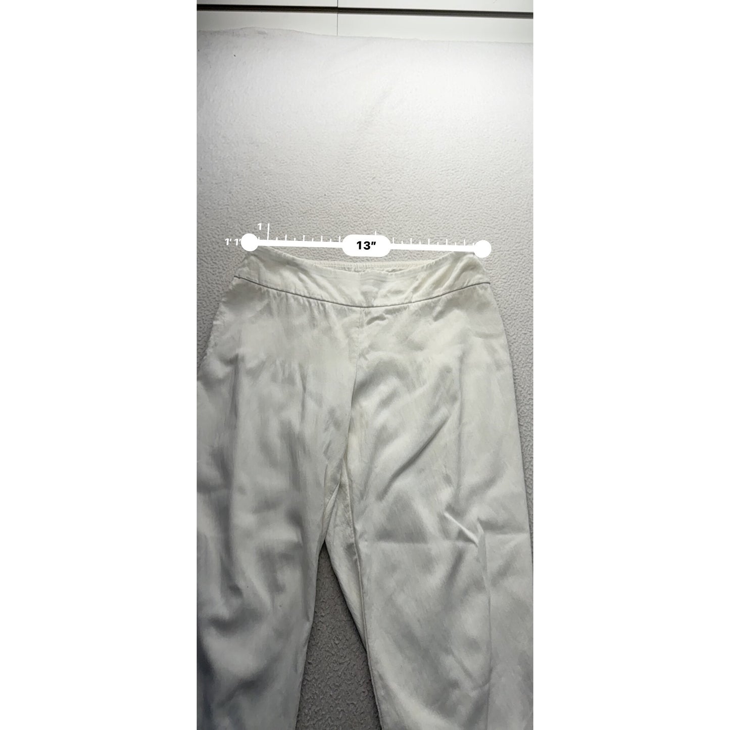 Roz & Ali White Petite 4 Cropped Pants With Button Detail 203B