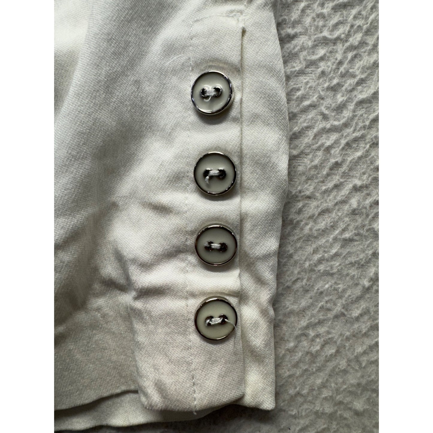 Roz & Ali White Petite 4 Cropped Pants With Button Detail 203B