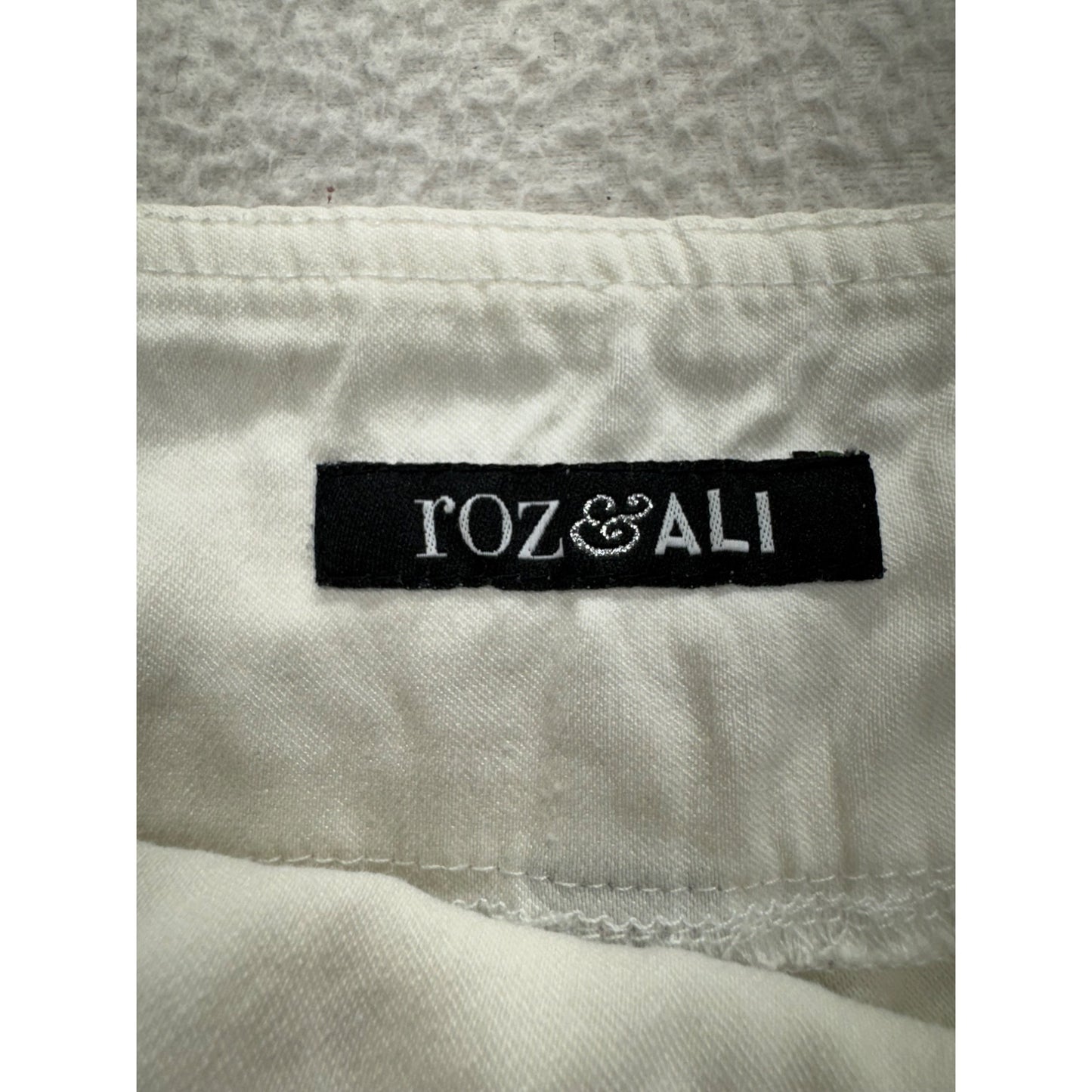 Roz & Ali White Petite 4 Cropped Pants With Button Detail 203B