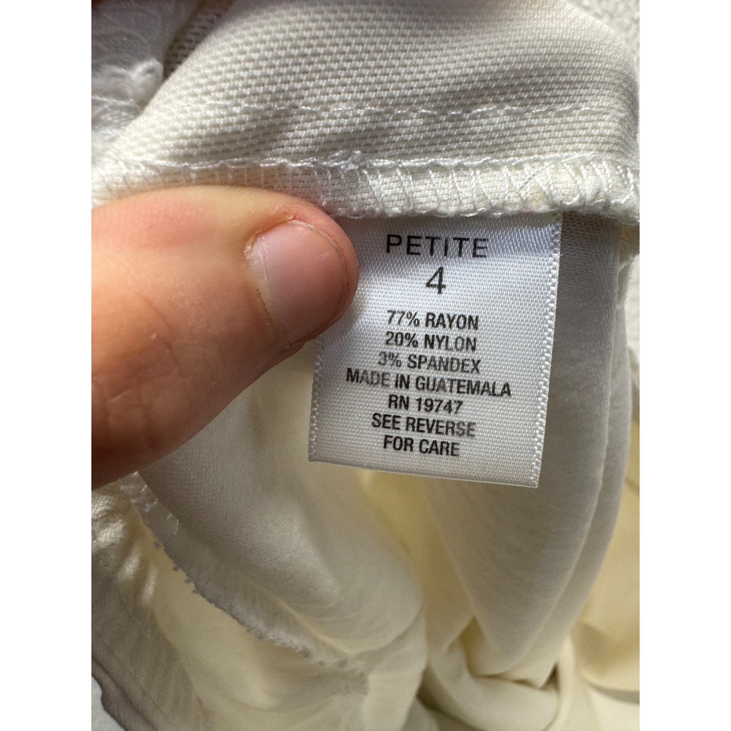 Roz & Ali White Petite 4 Cropped Pants With Button Detail 203B