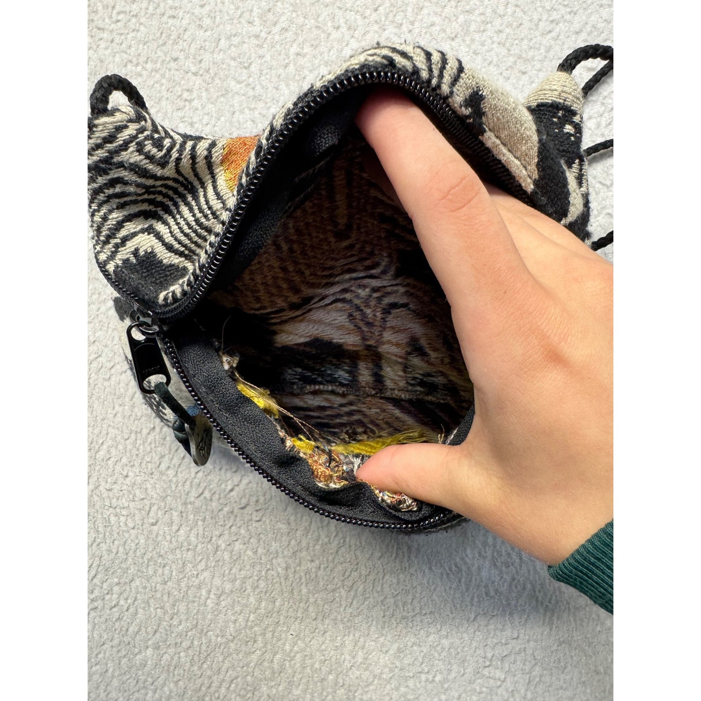 Geometric Abstract Print Crossbody Bag With Zip Closure #48B