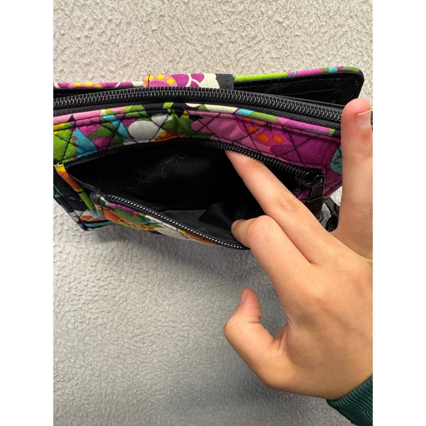 Vera Bradley Floral Quilted Zip Around Wallet With Turnlock Closure 44B