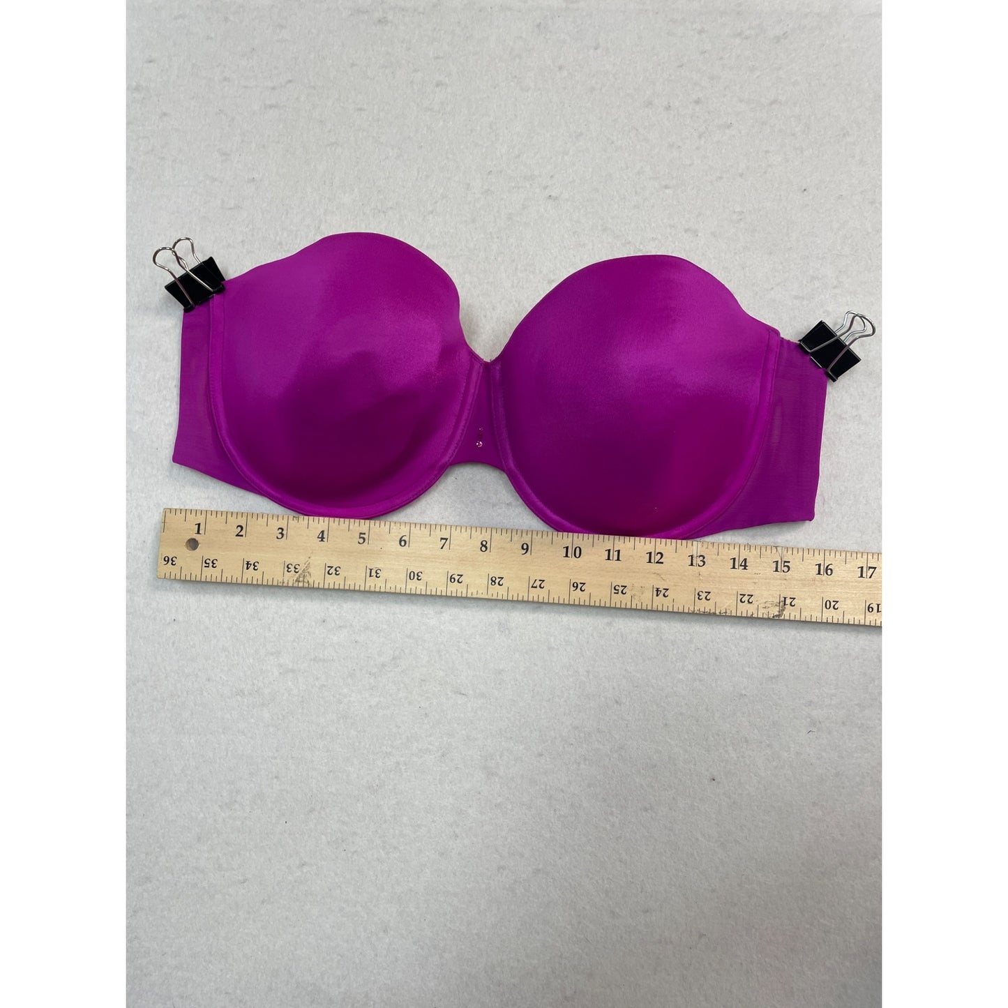 Flattering strapless bra