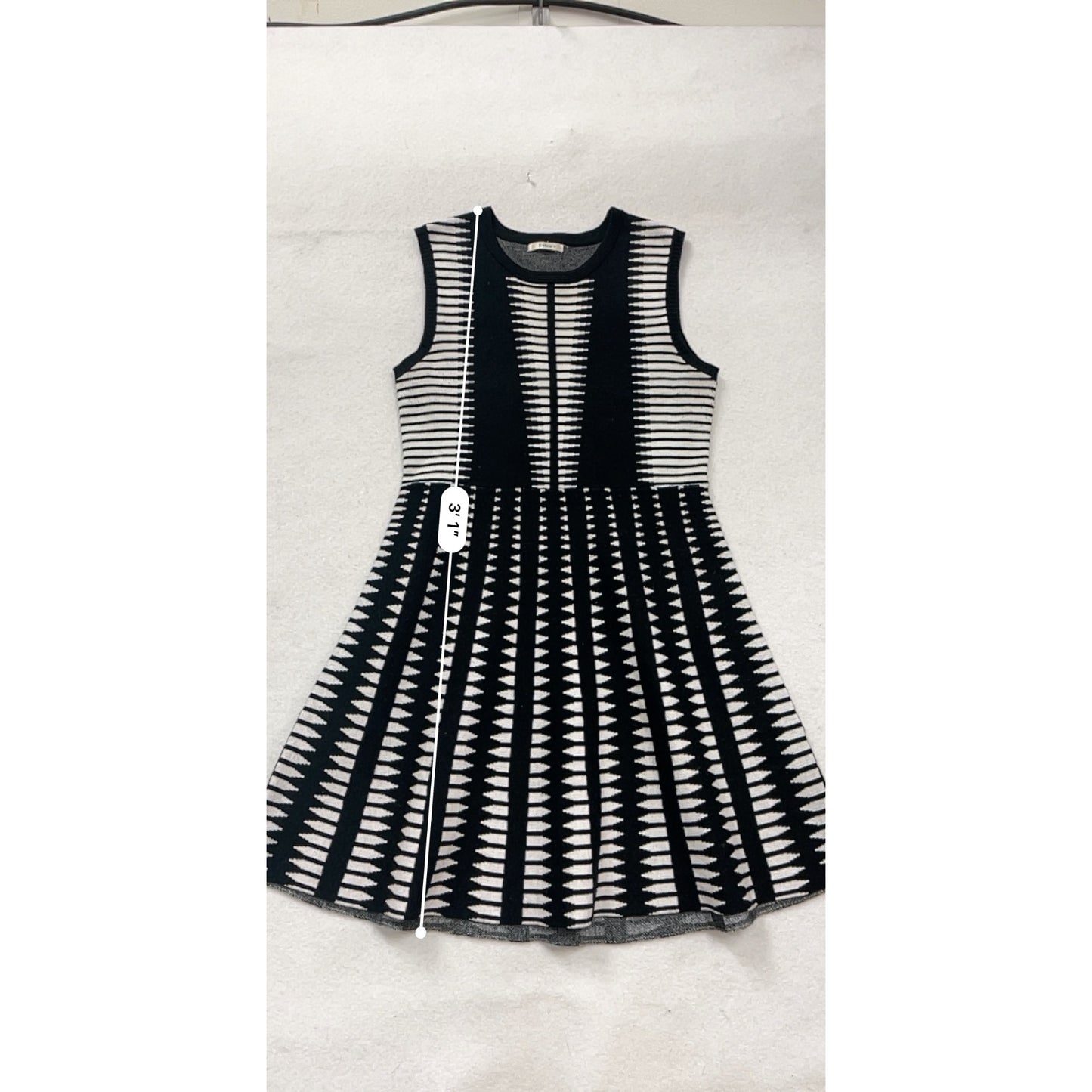 Esley Black & White Sleeveless A-Line Dress With Geometric Pattern #403A