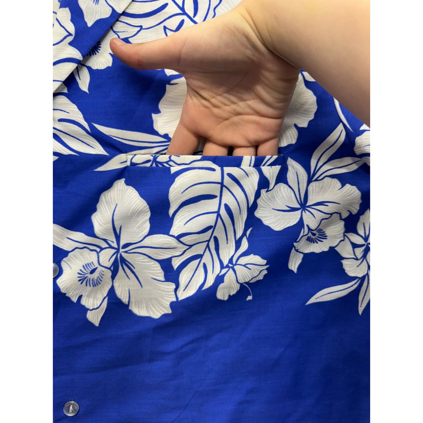 Vintage Helenas Hawaiian Blue & White Floral Button-Up Shirt With Pocket #9577